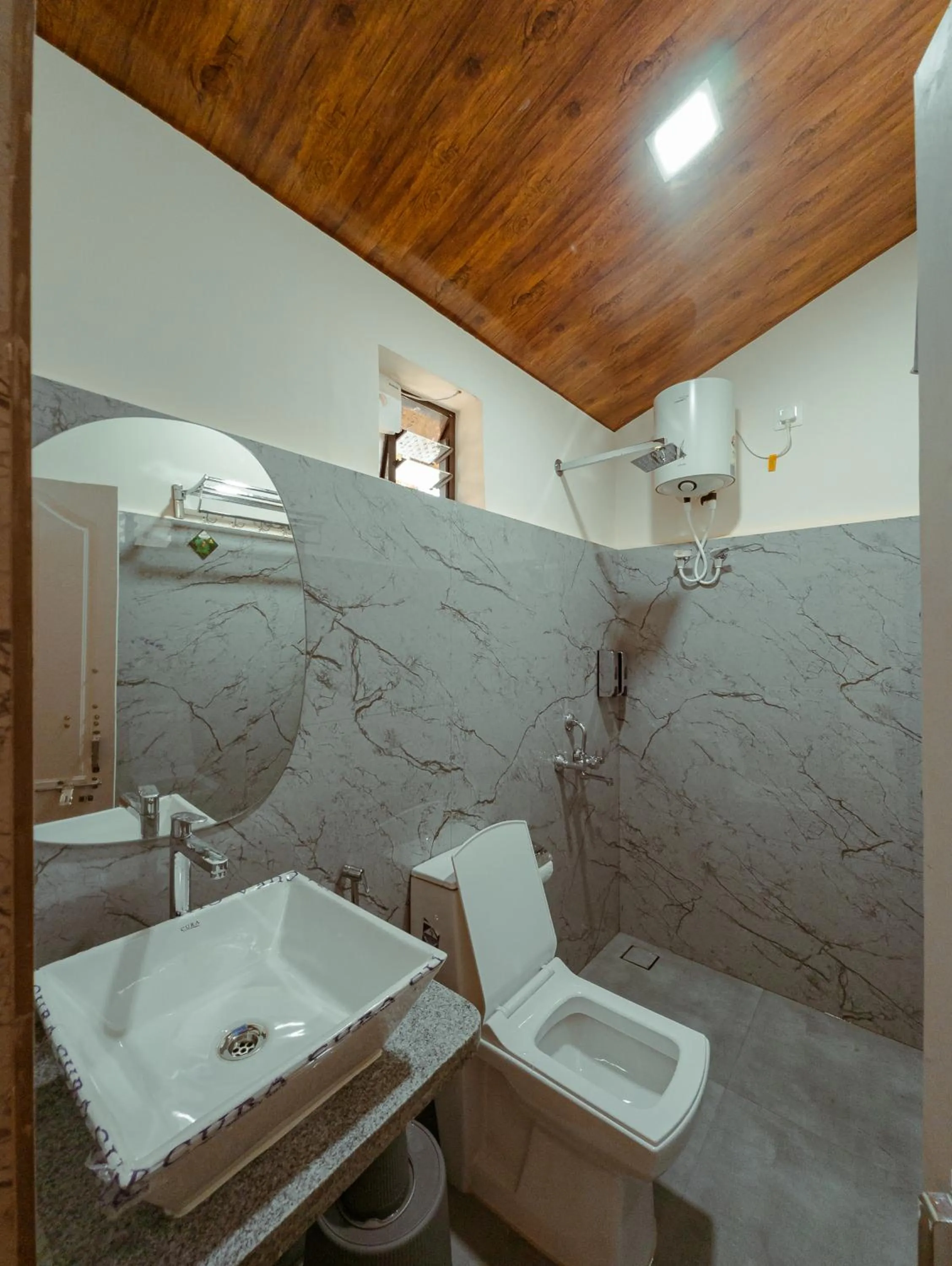 Toilet in Sunset Cafe Beach Stay