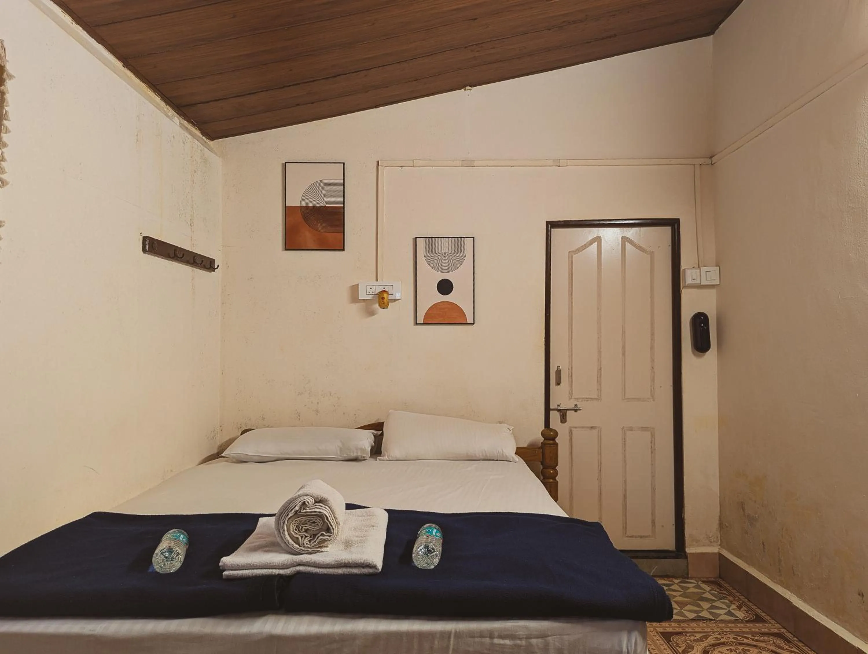 Bedroom, Bed in Sunset Cafe Beach Stay