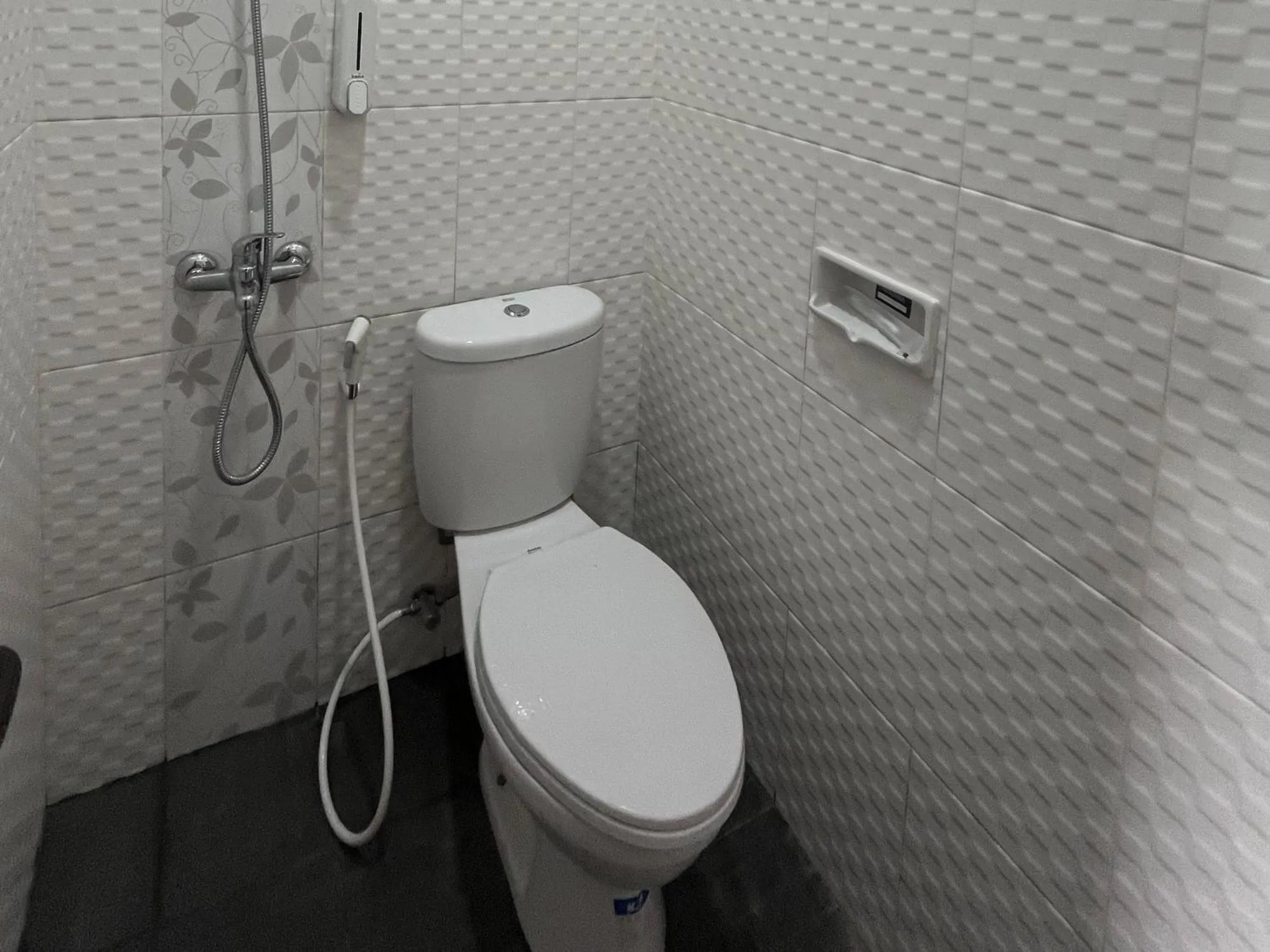 Toilet in Kaira Room Guest House Syariah Mitra RedDoorz