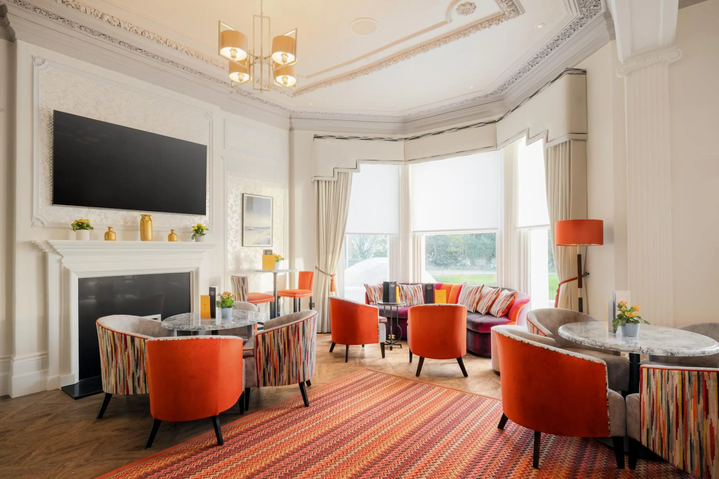 Lounge or bar in voco The Clifton Folkestone by IHG