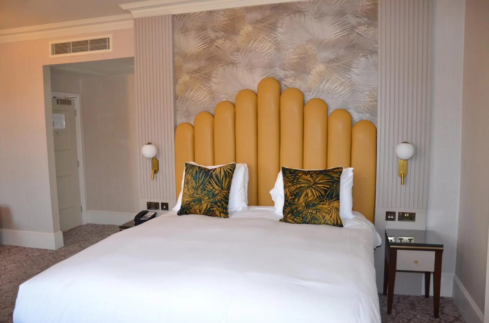 Photo of the whole room, Bed in voco The Clifton Folkestone by IHG