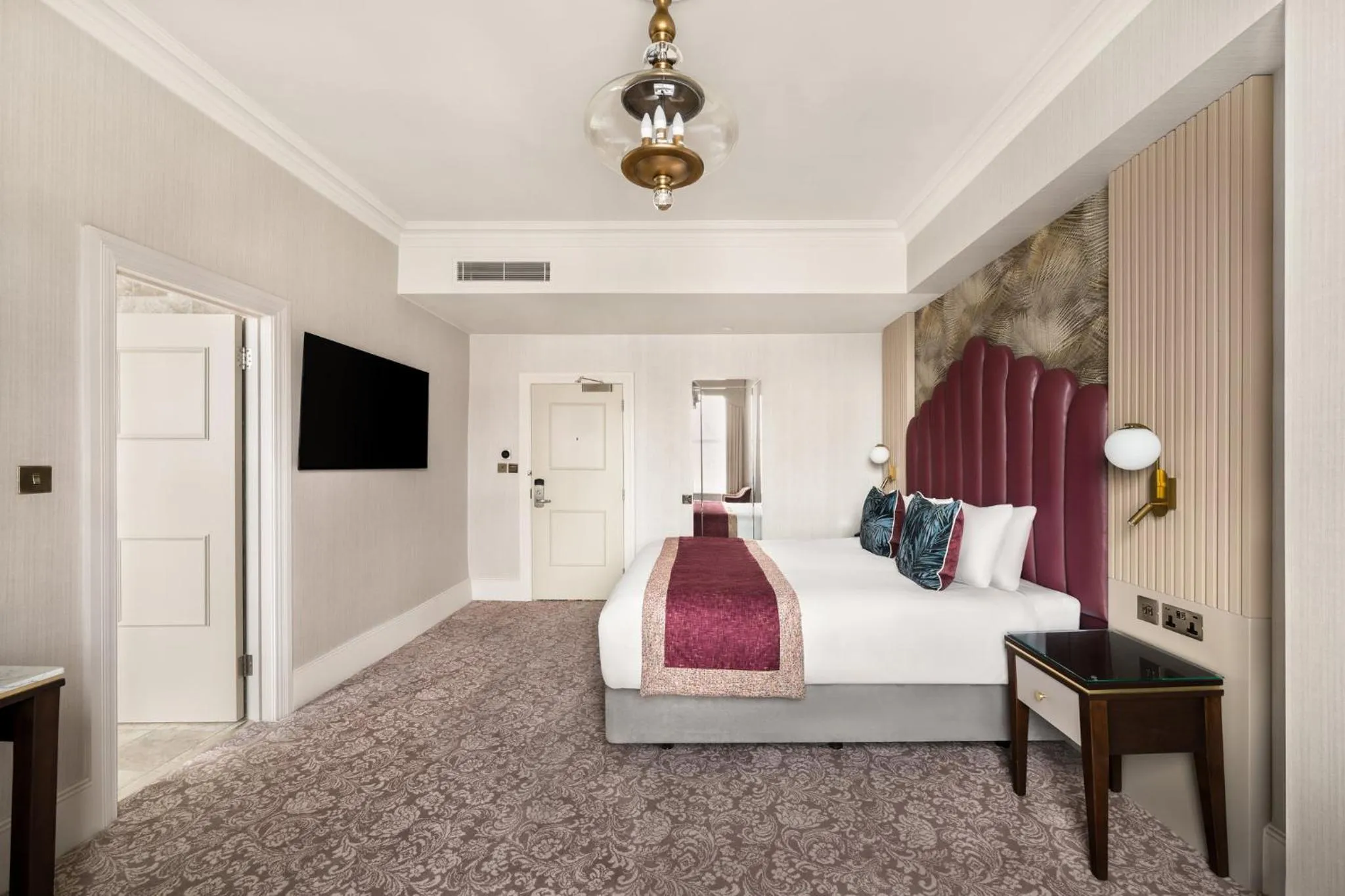 Photo of the whole room, Bed in voco The Clifton Folkestone by IHG