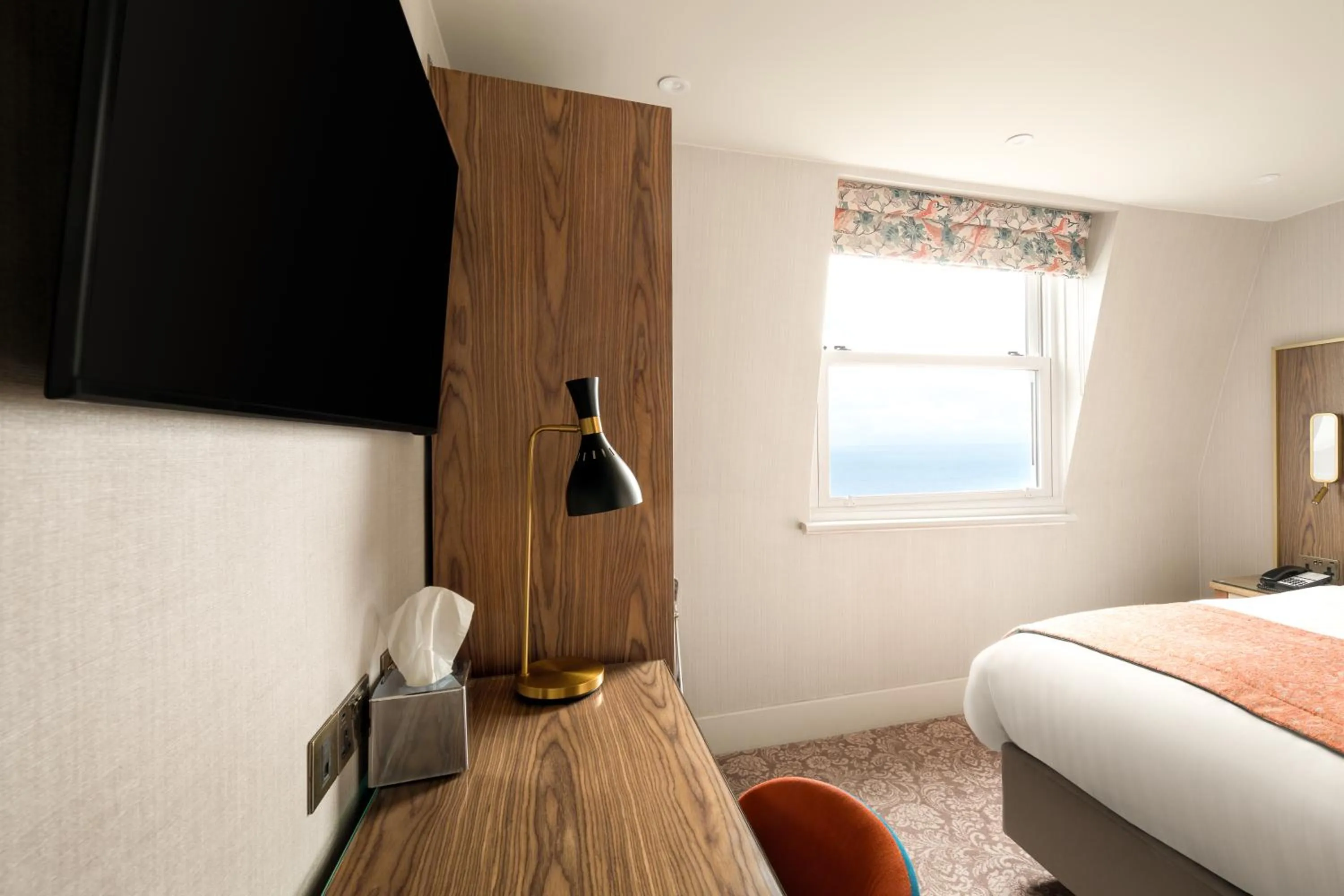 Coffee/tea facilities, Bed in voco The Clifton Folkestone by IHG