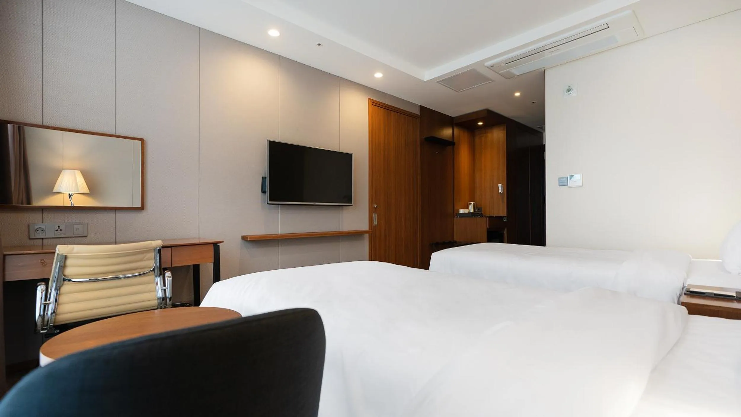 Bed in Gloucester Hotel Jeonju