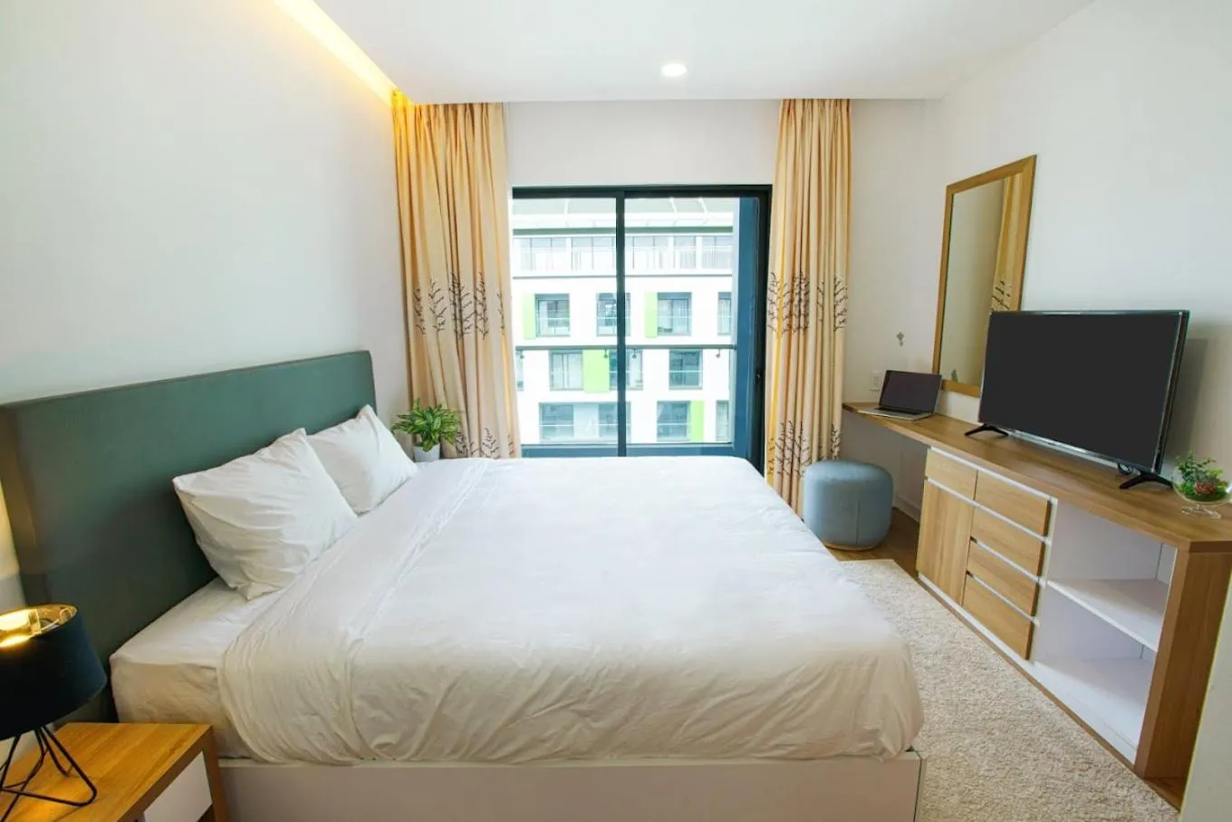 Bed in Republic Plaza Apartments Saigon Airport