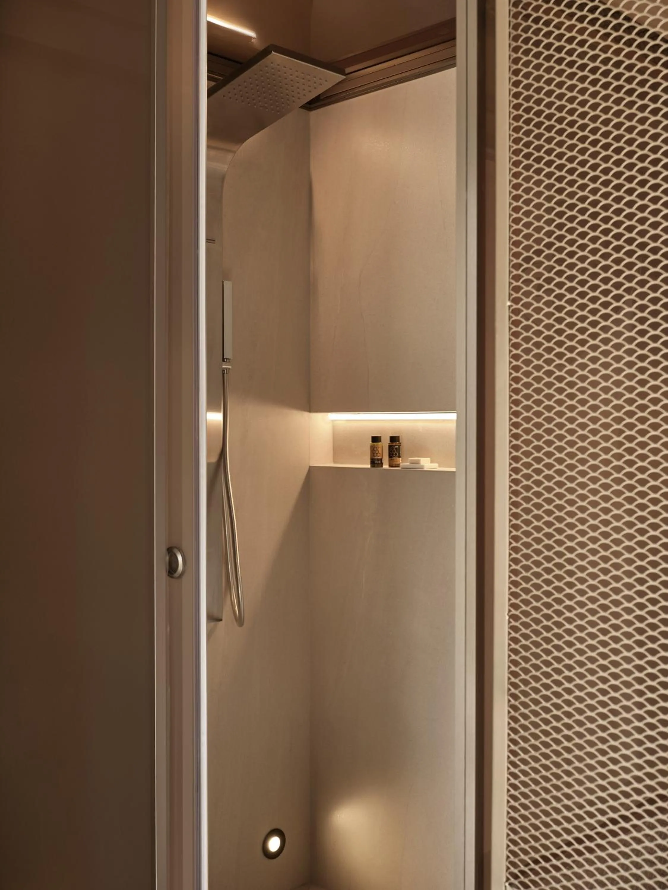 Shower in Domus Blanc Boutique Hotel