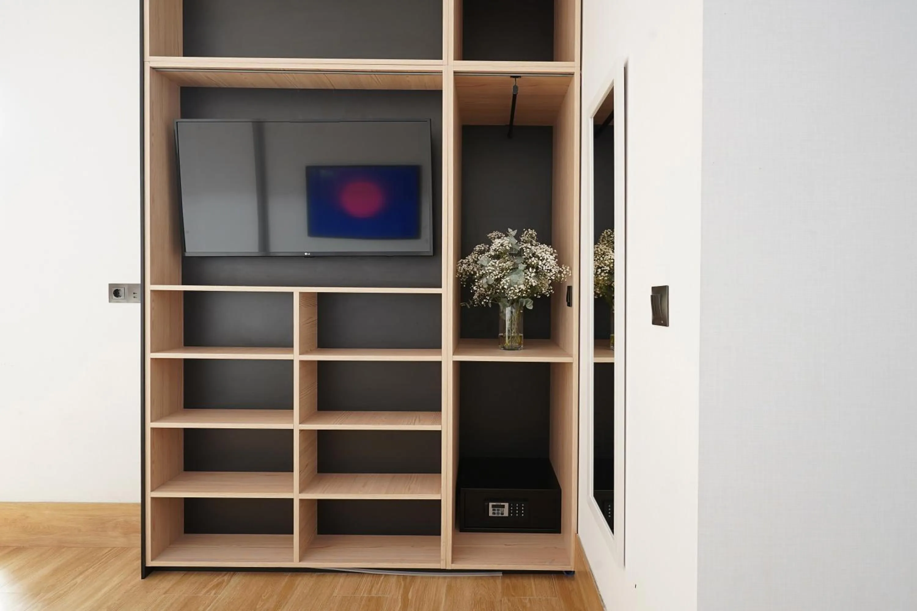 TV and multimedia in Numa Madrid Goya