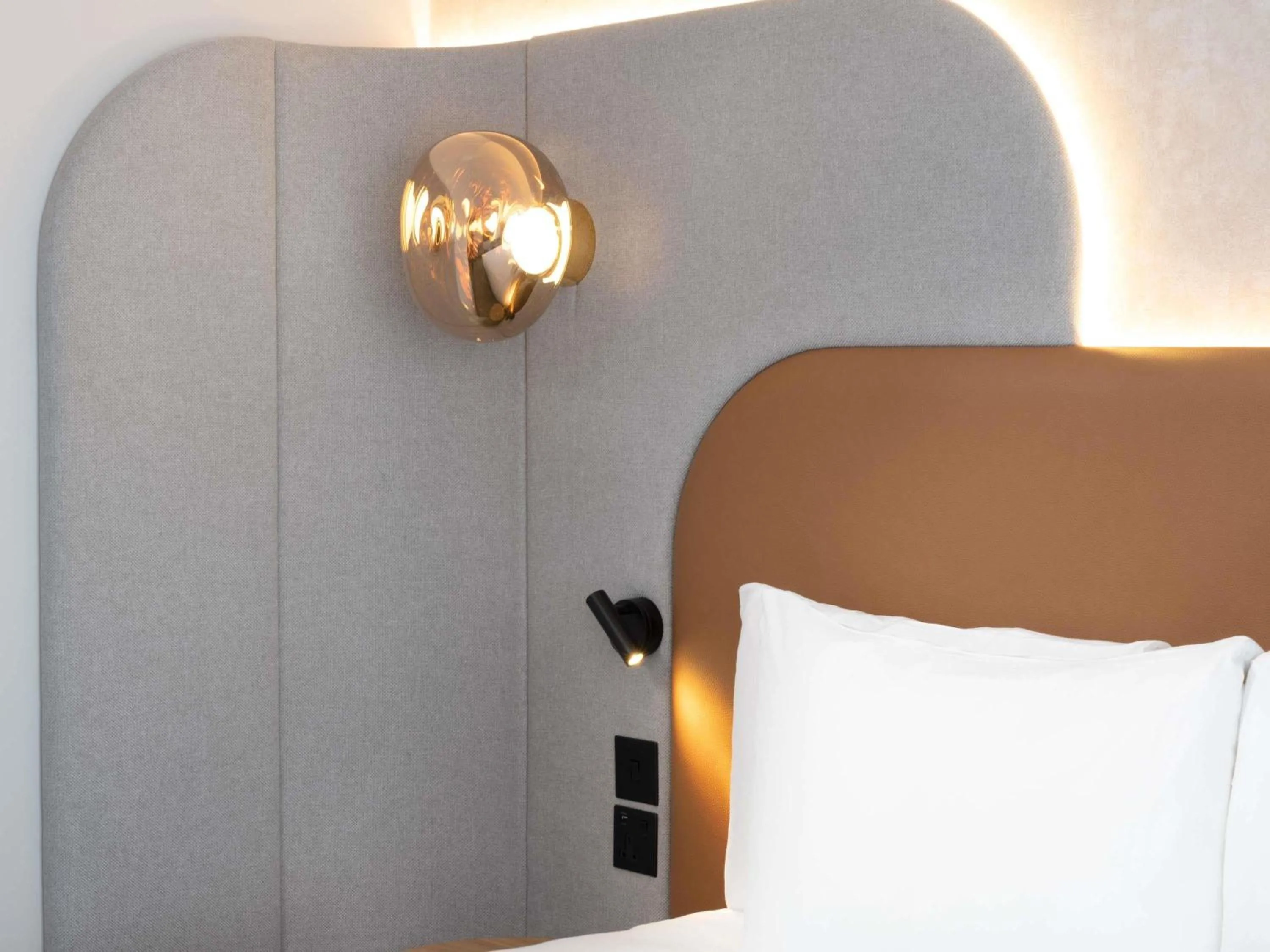 Bedroom, Bed in ibis London Earls Court