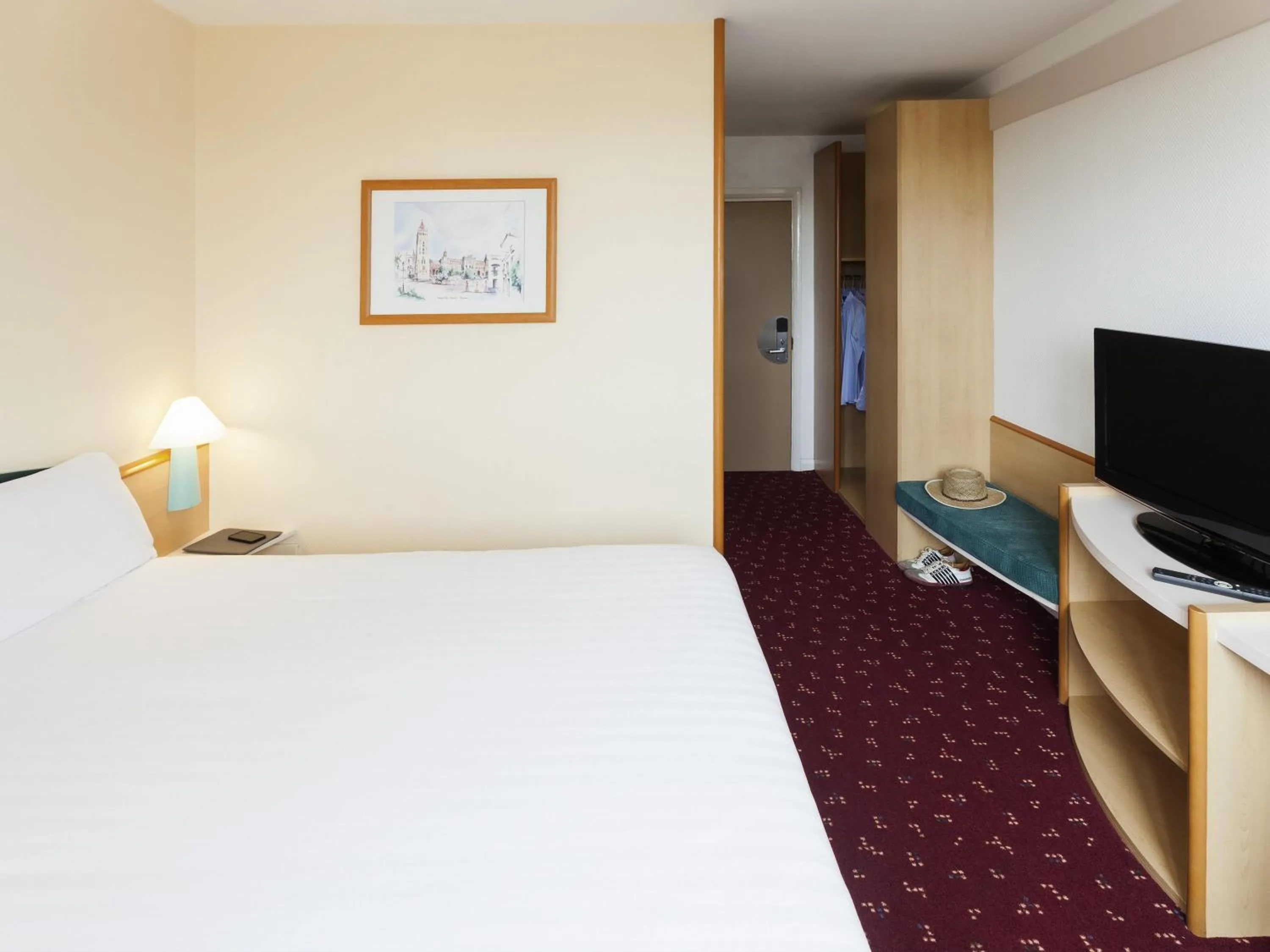 Bedroom, Bed in ibis London Earls Court