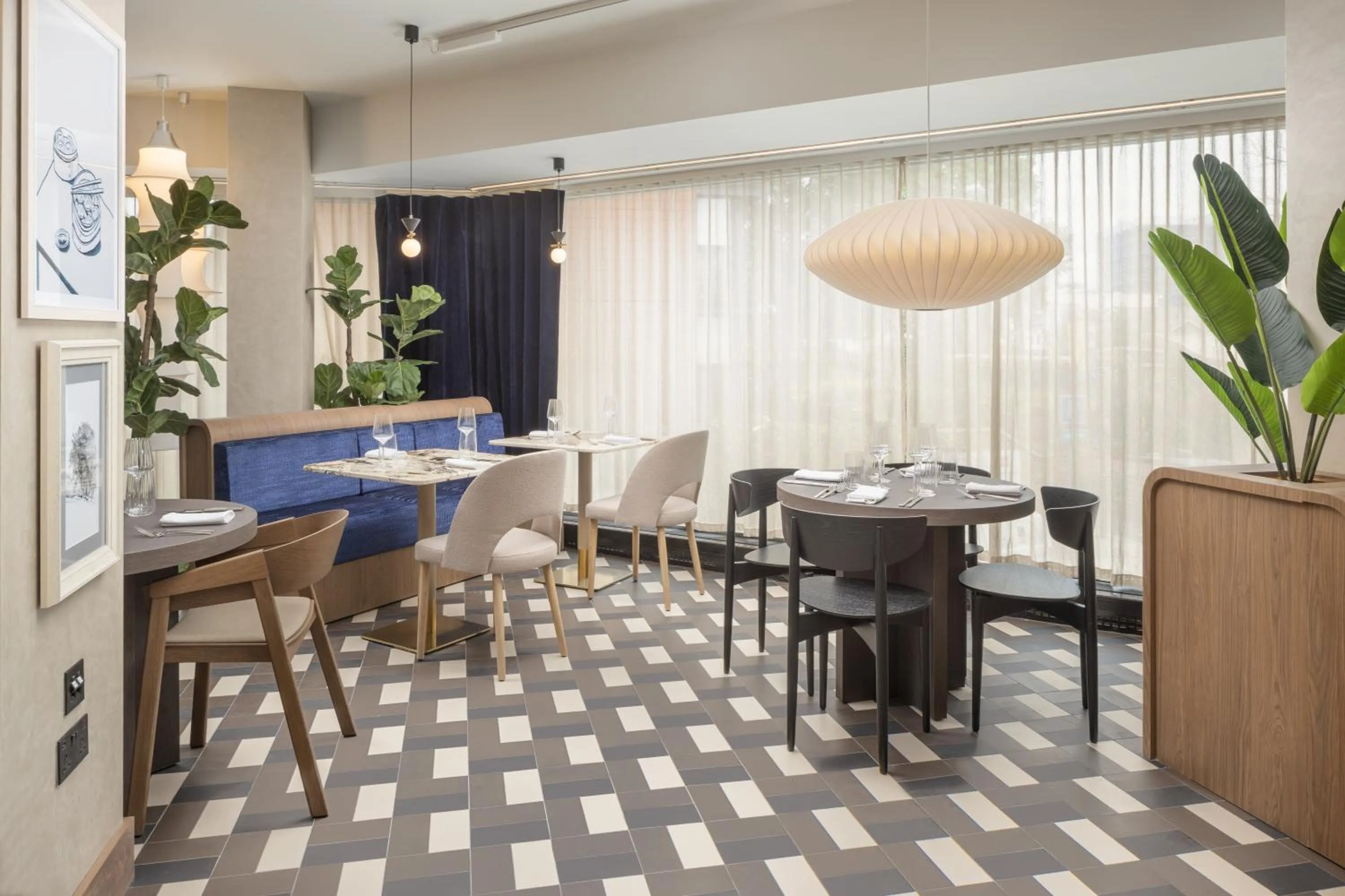 Restaurant/places to eat in ibis London Earls Court