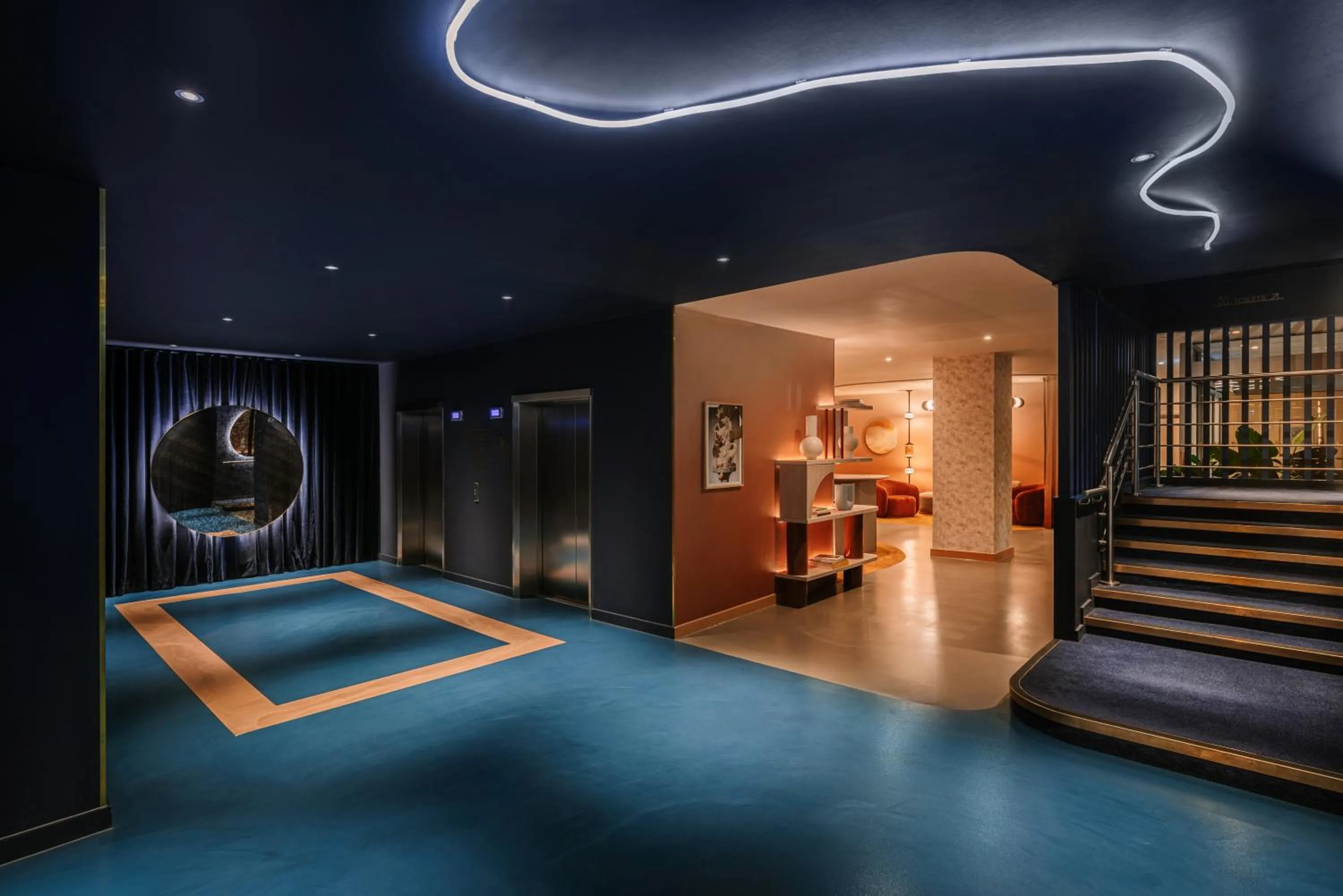 Lobby or reception in ibis London Earls Court