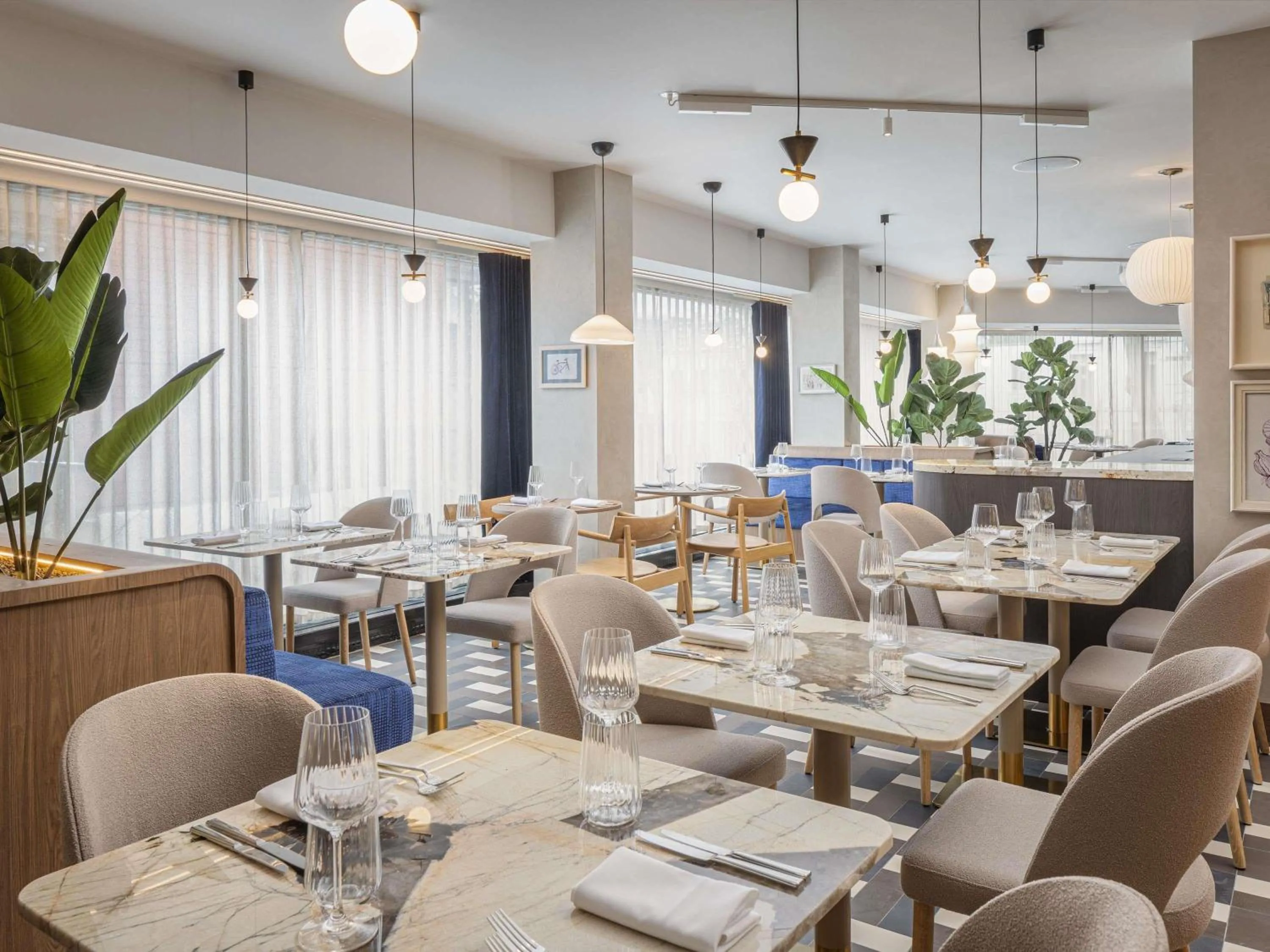Restaurant/places to eat in ibis London Earls Court