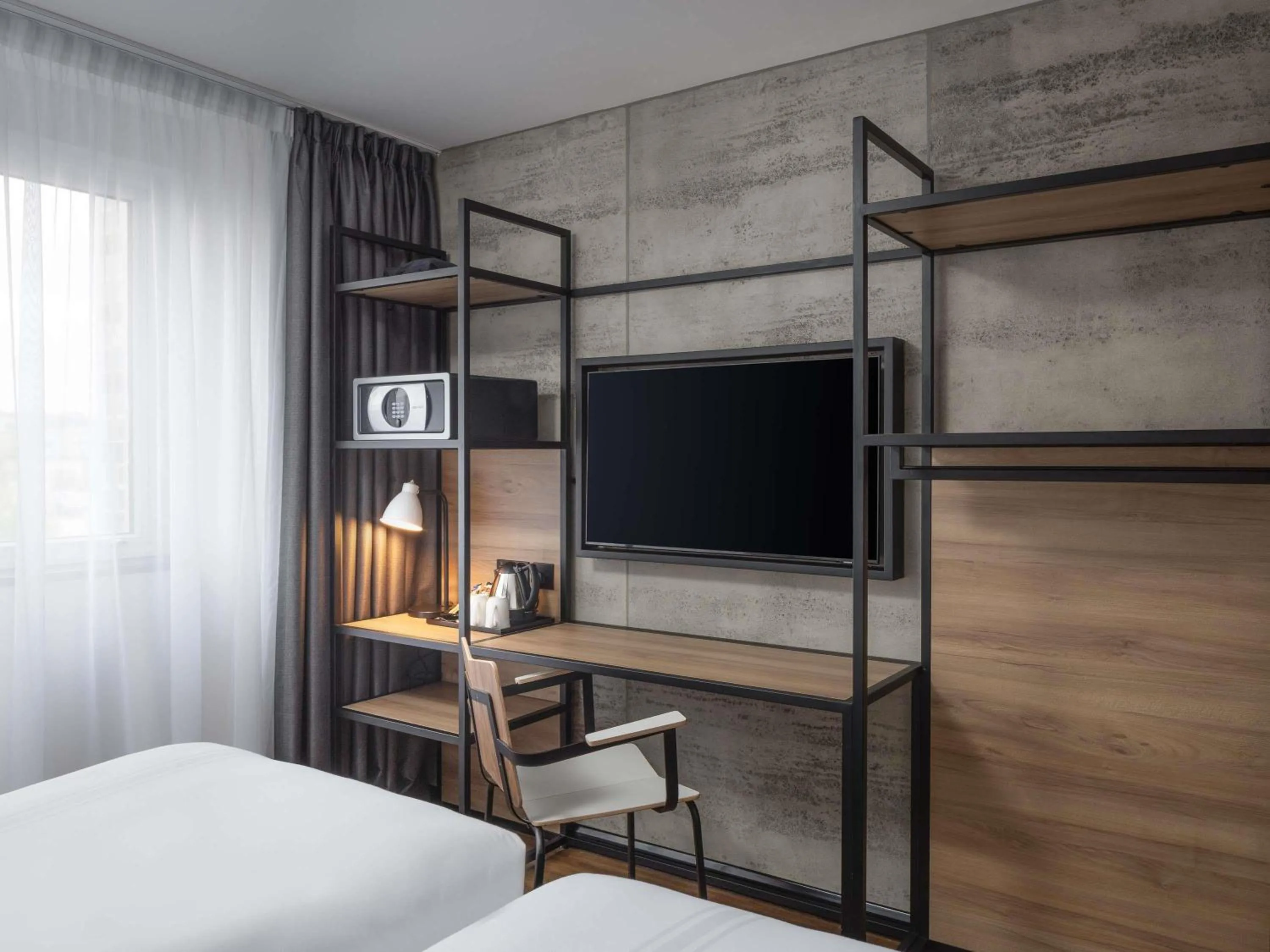 Bedroom, Bed in ibis London Earls Court