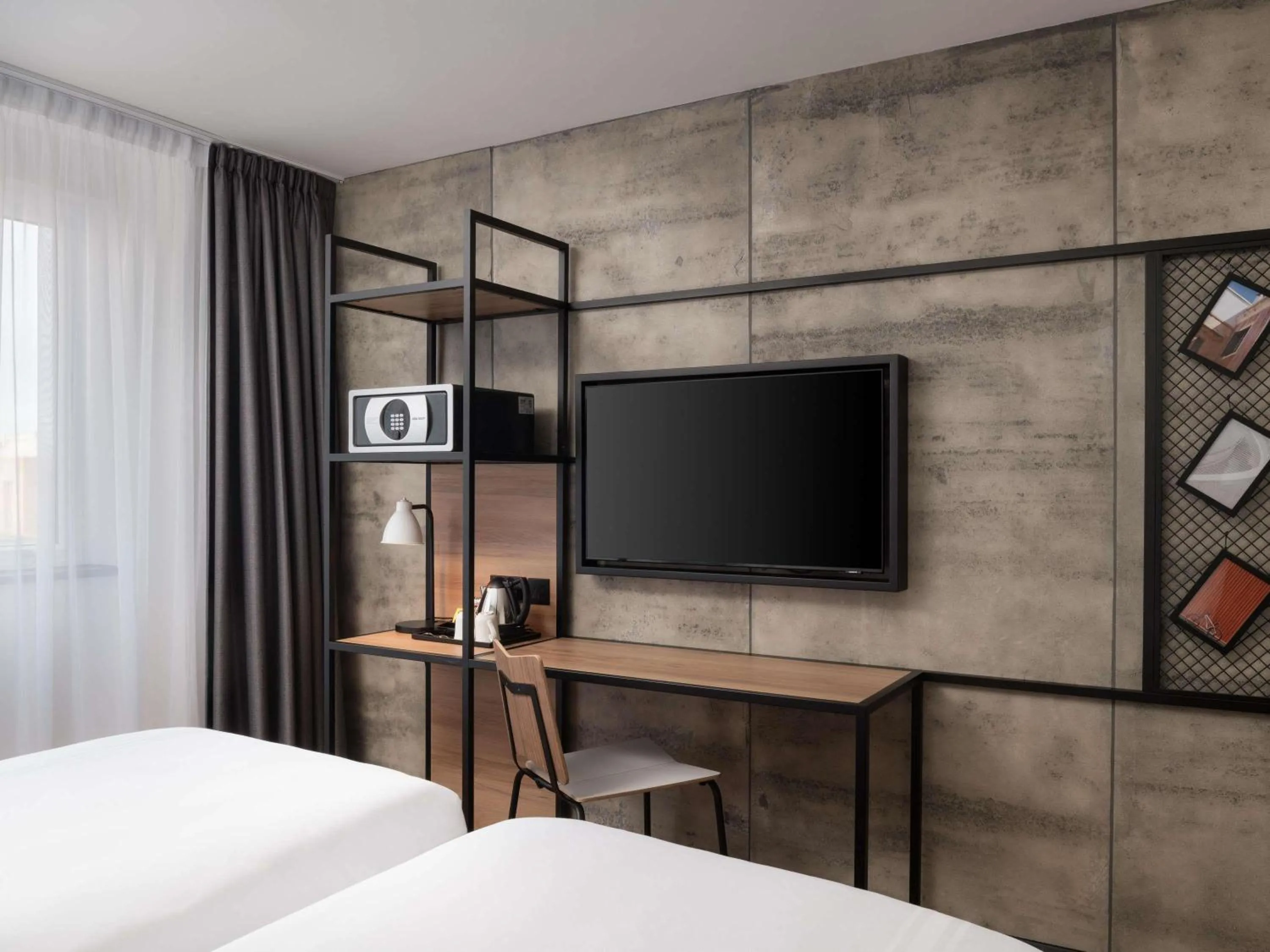 Bedroom, Bed in ibis London Earls Court