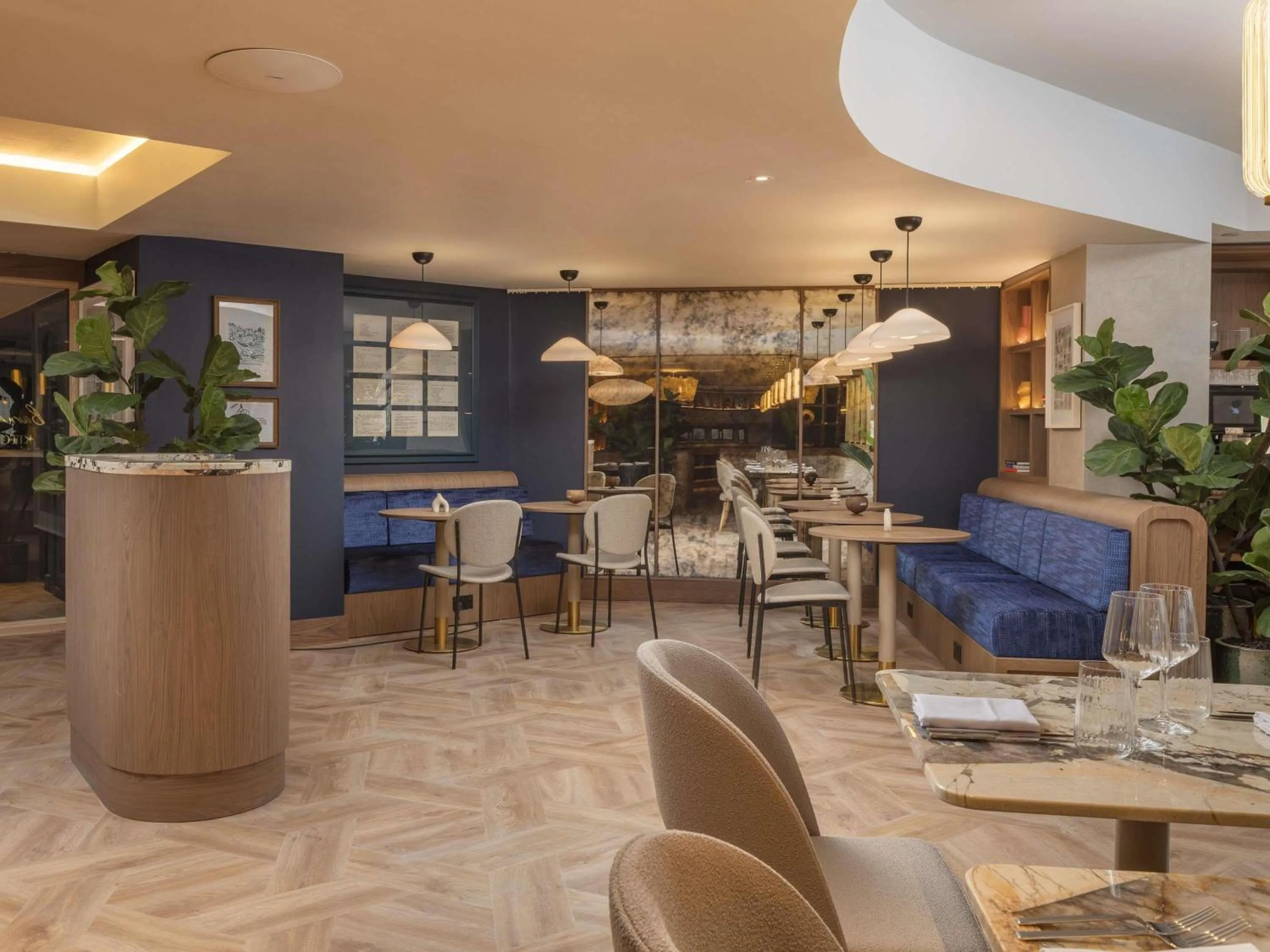 Restaurant/places to eat in ibis London Earls Court