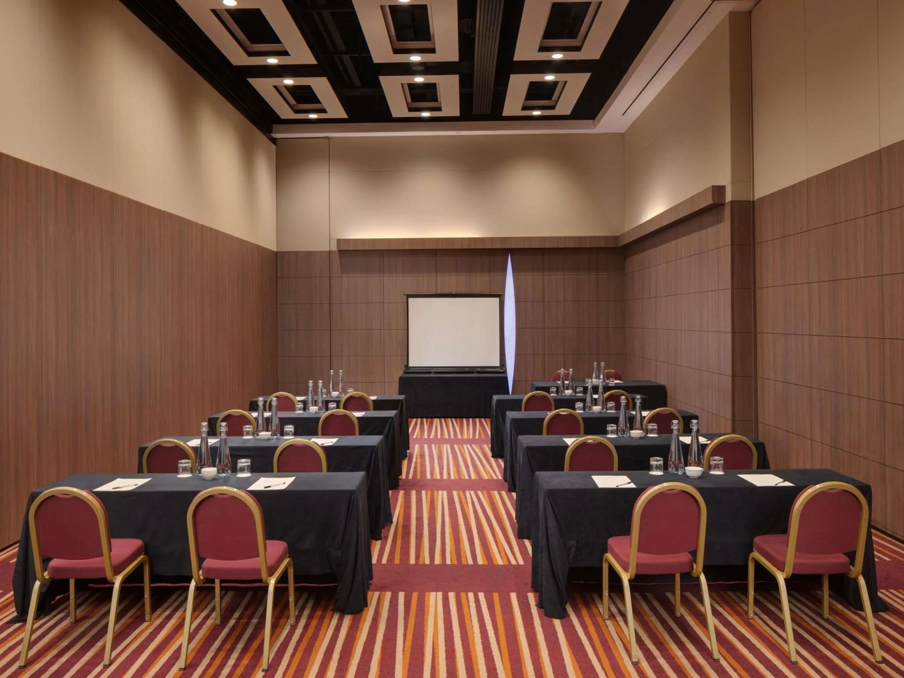 Meeting/conference room in ibis London Earls Court