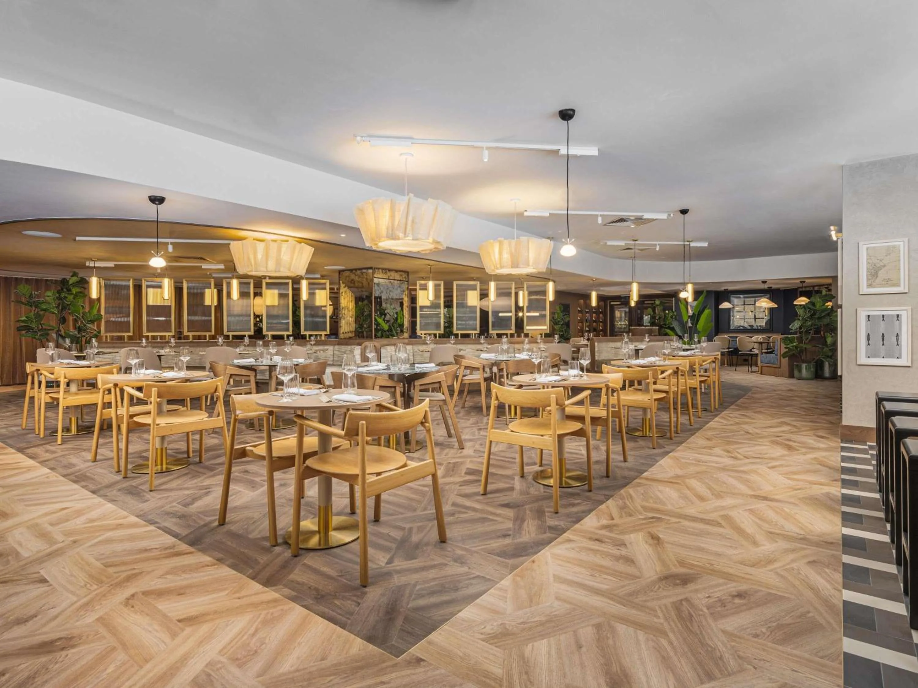 Restaurant/places to eat in ibis London Earls Court