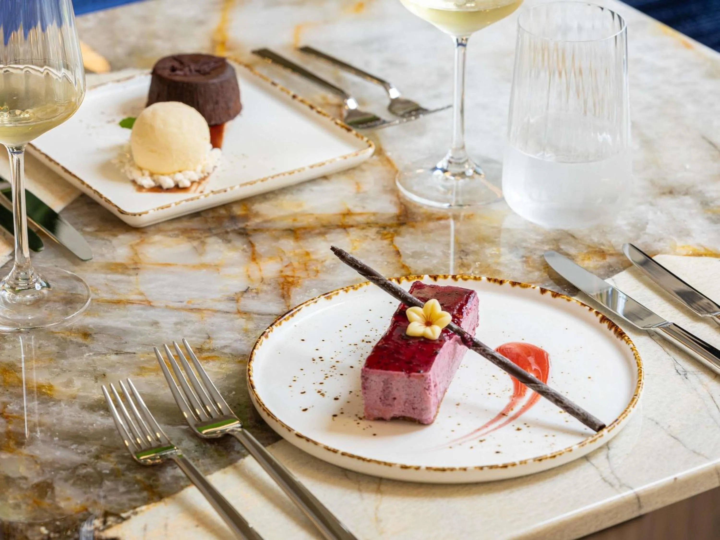 Restaurant/places to eat in ibis London Earls Court