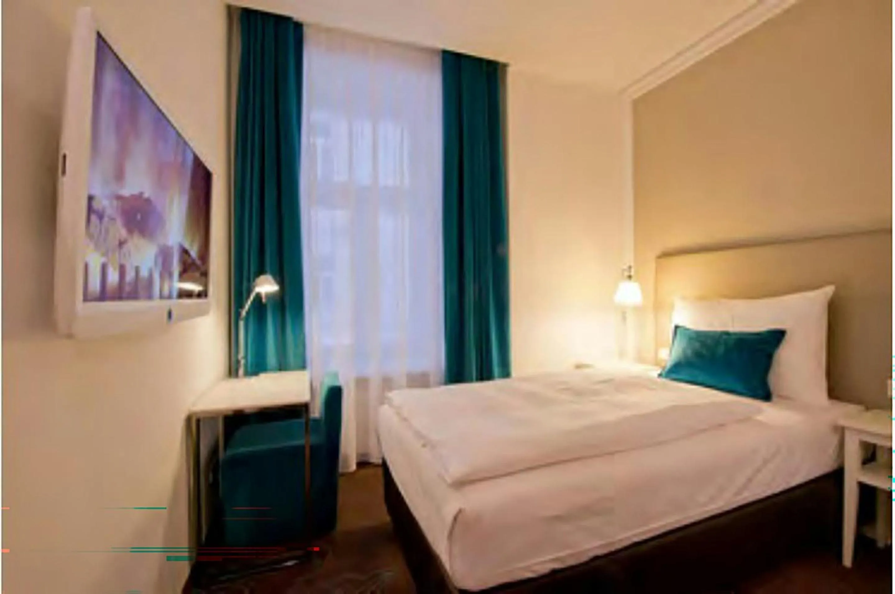 Photo of the whole room, Bed in The Cloud One Wien-Staatsoper