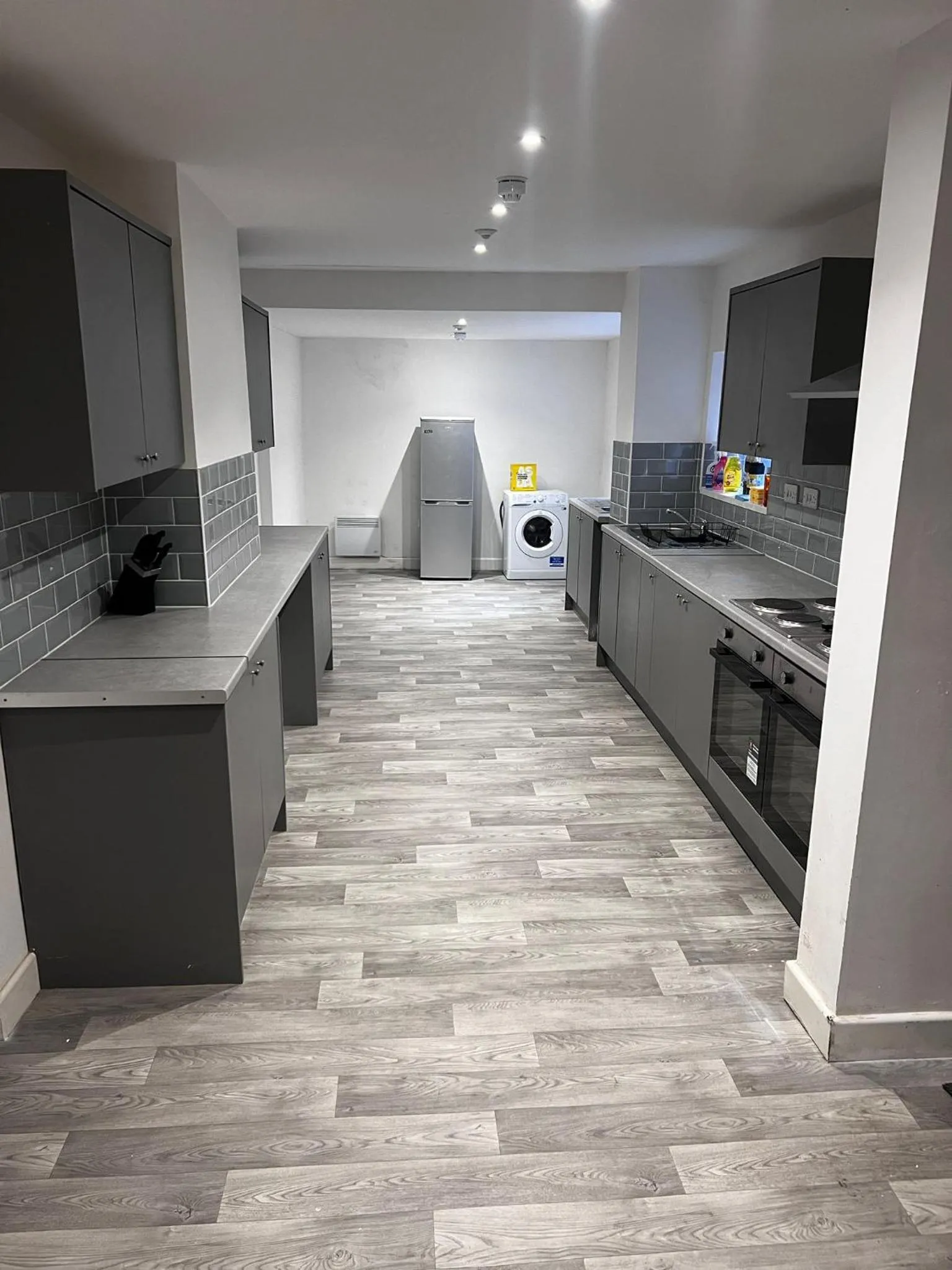 Kitchen or kitchenette in Labyrinth By Habitat101