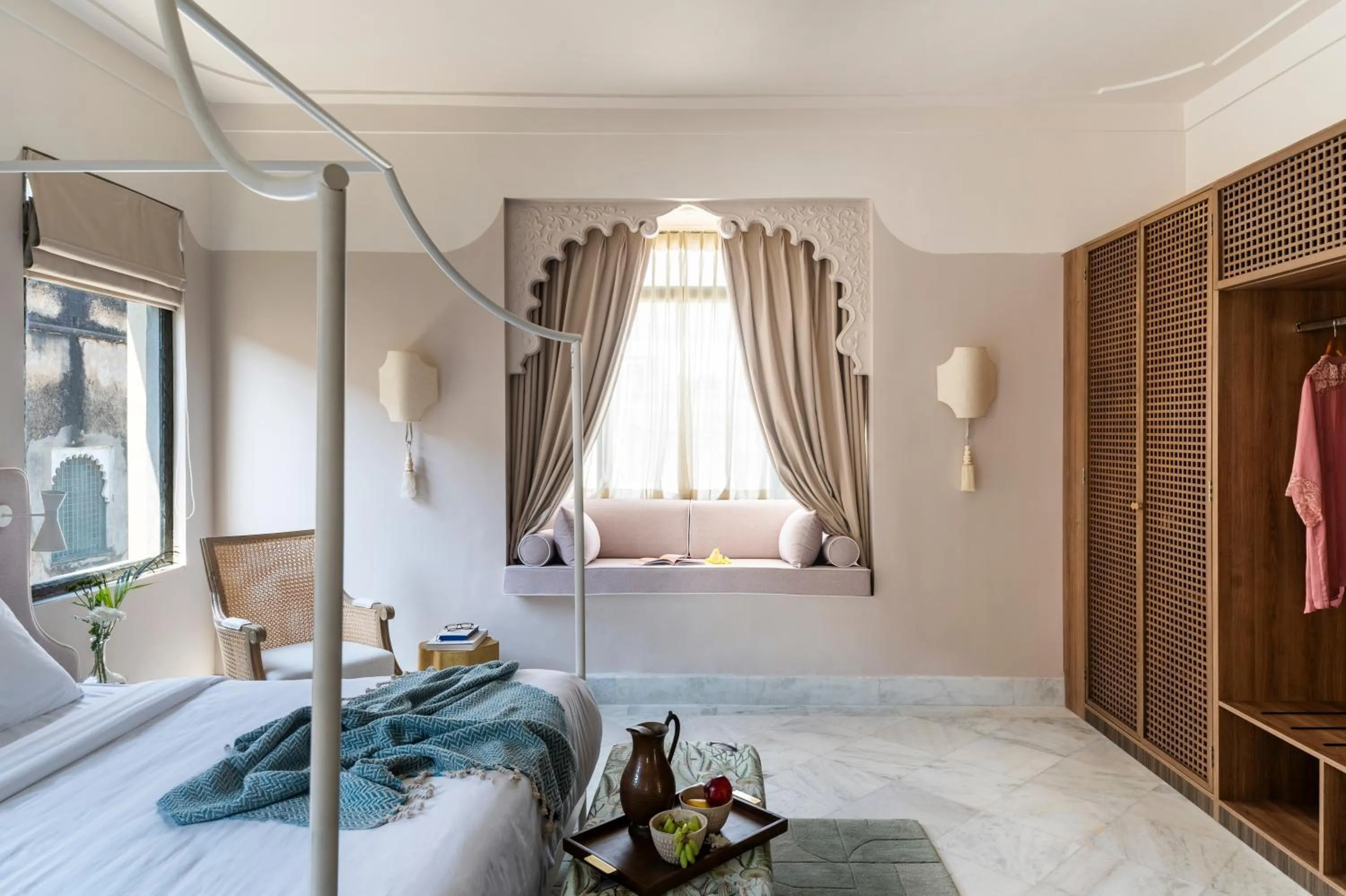 Bedroom, Bed in Manuscript - Jhilwara Haveli