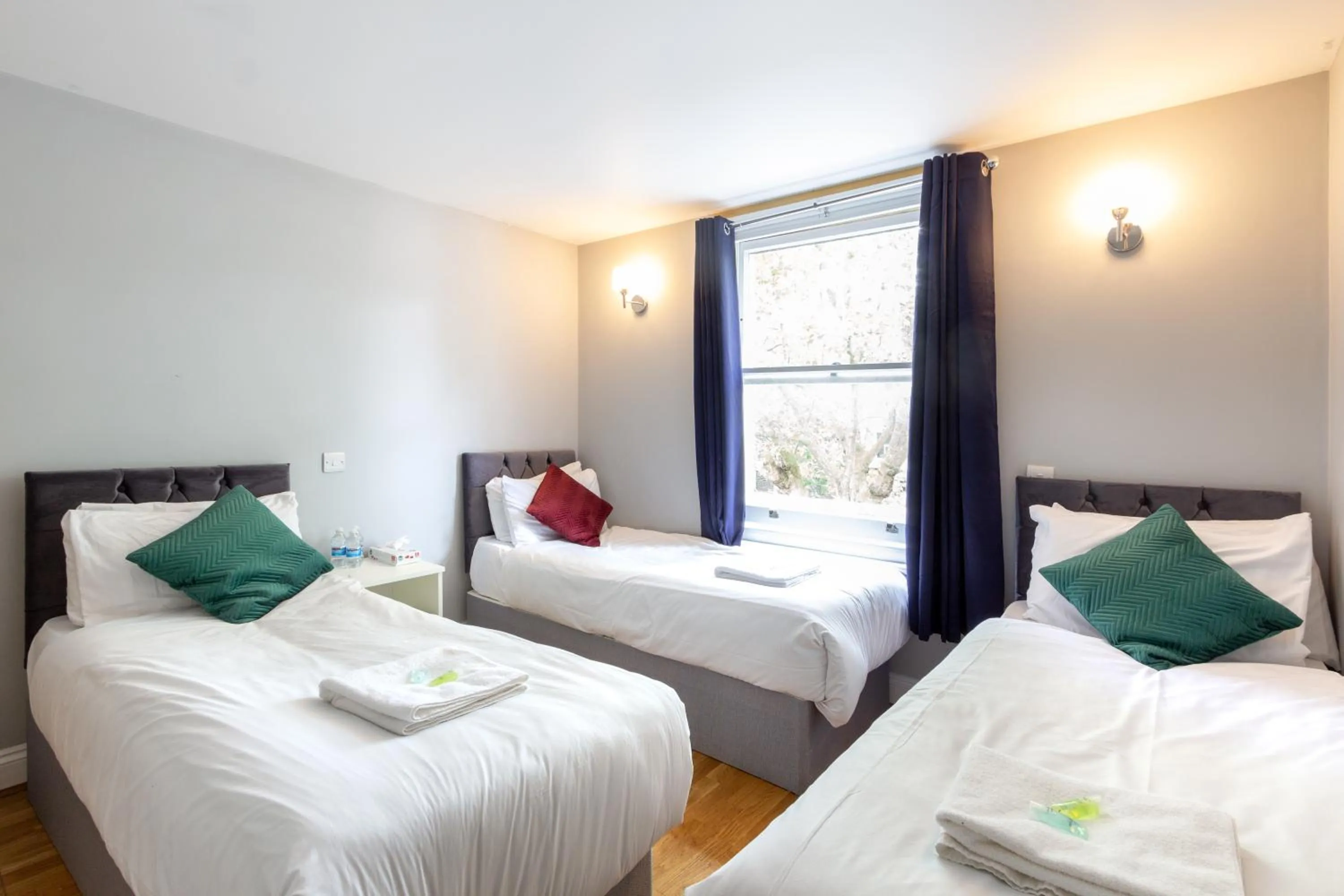 Bedroom, Bed in Coronation Hotel