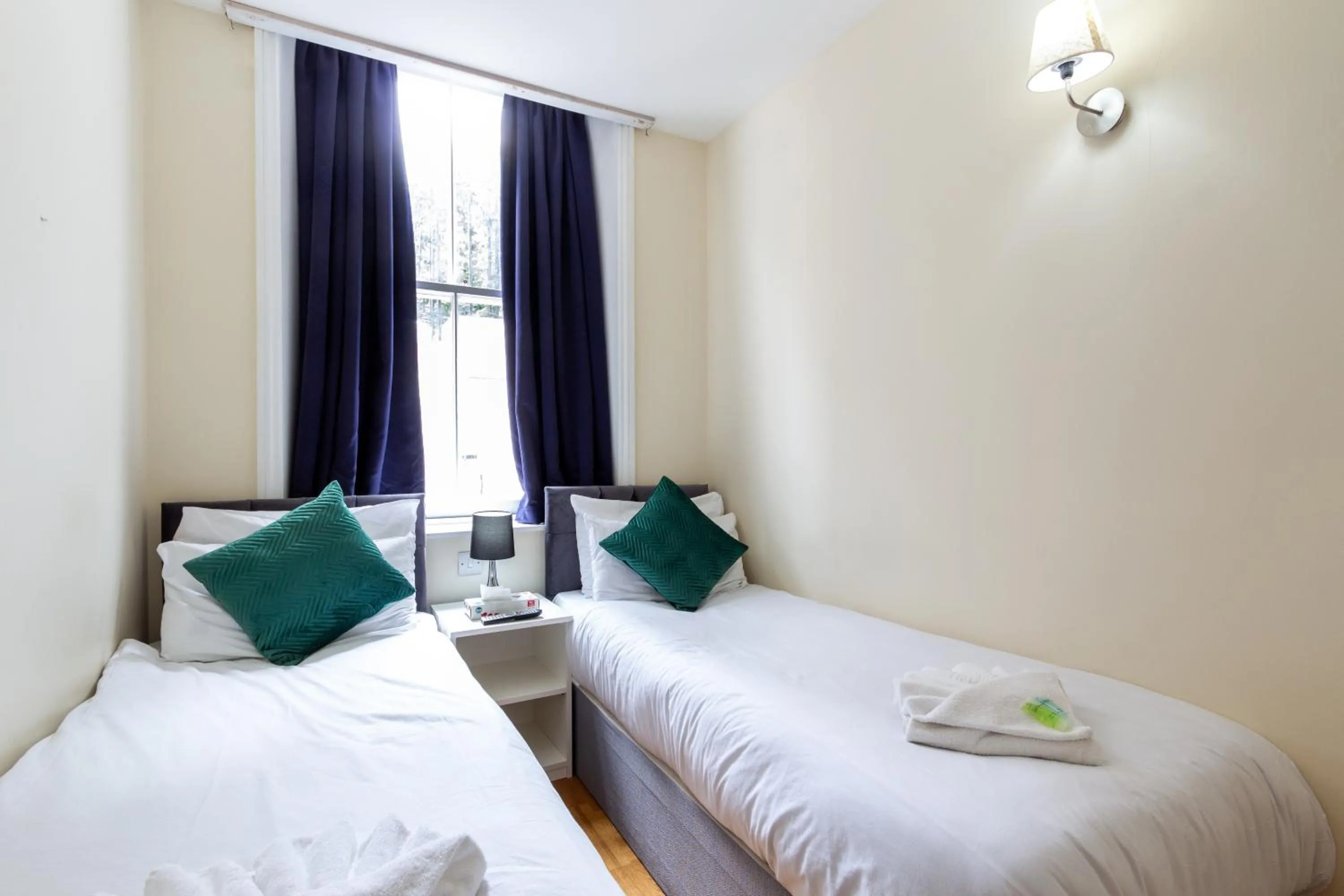 Bedroom, Bed in Coronation Hotel