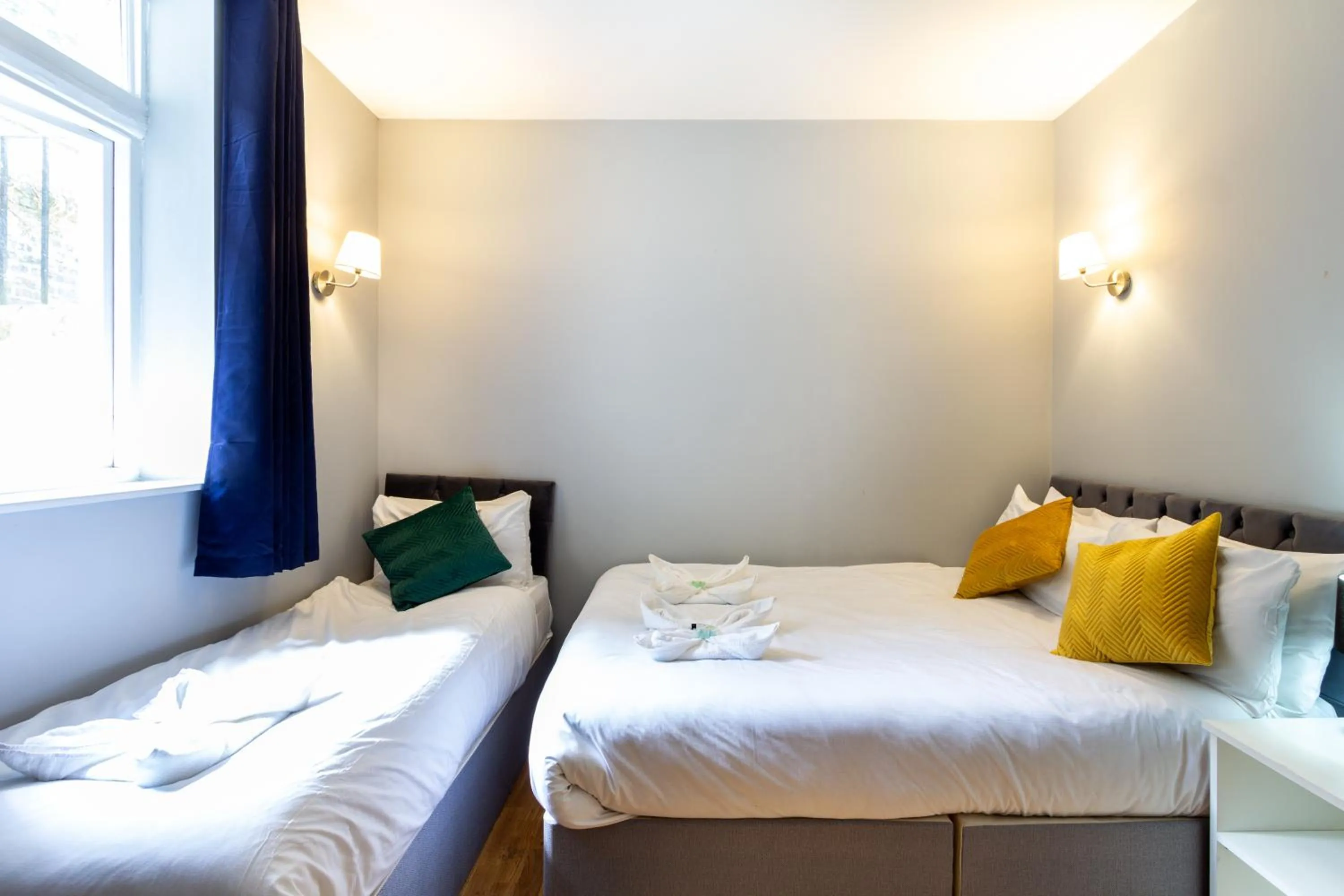 Bedroom, Bed in Coronation Hotel