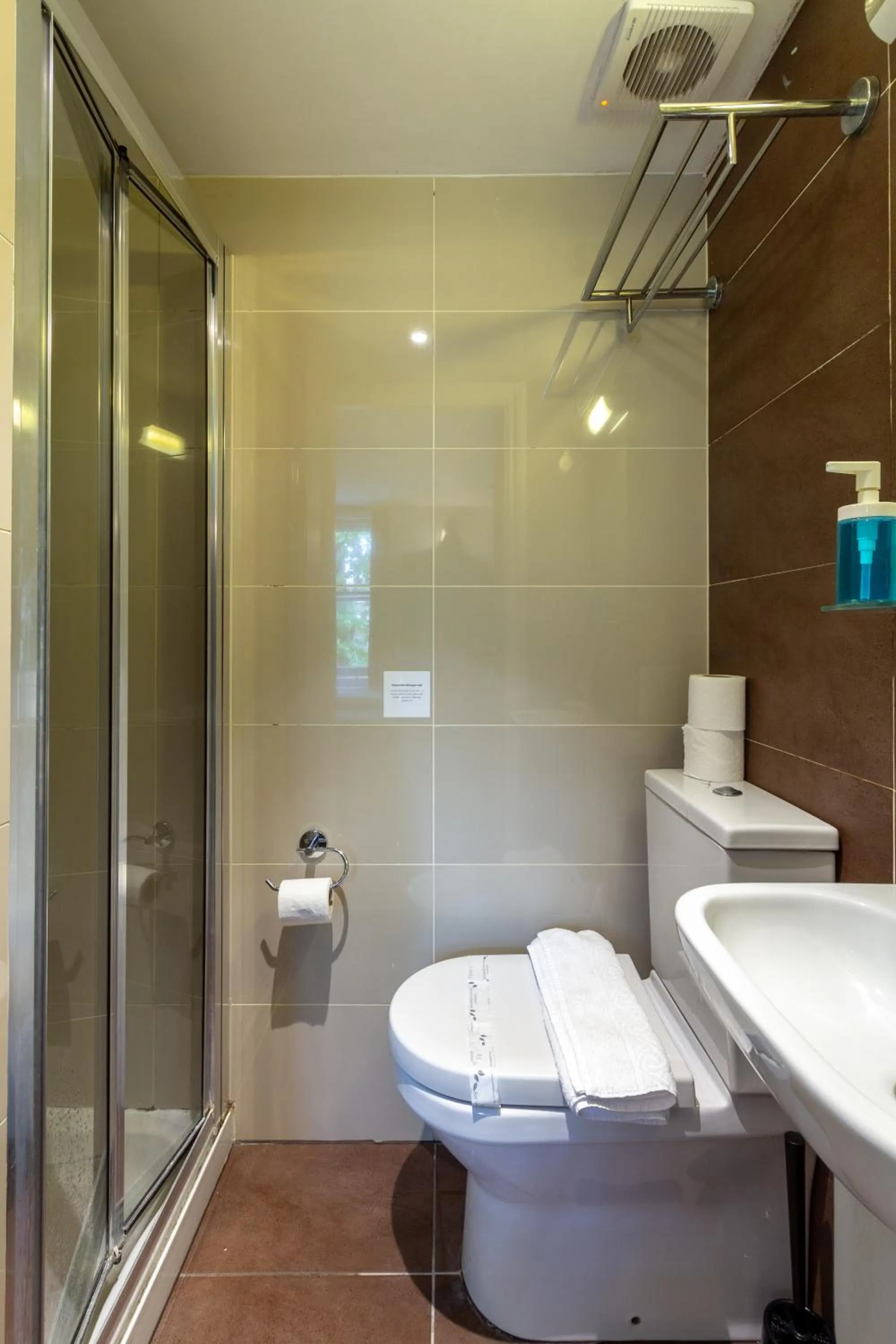 Toilet in Coronation Hotel