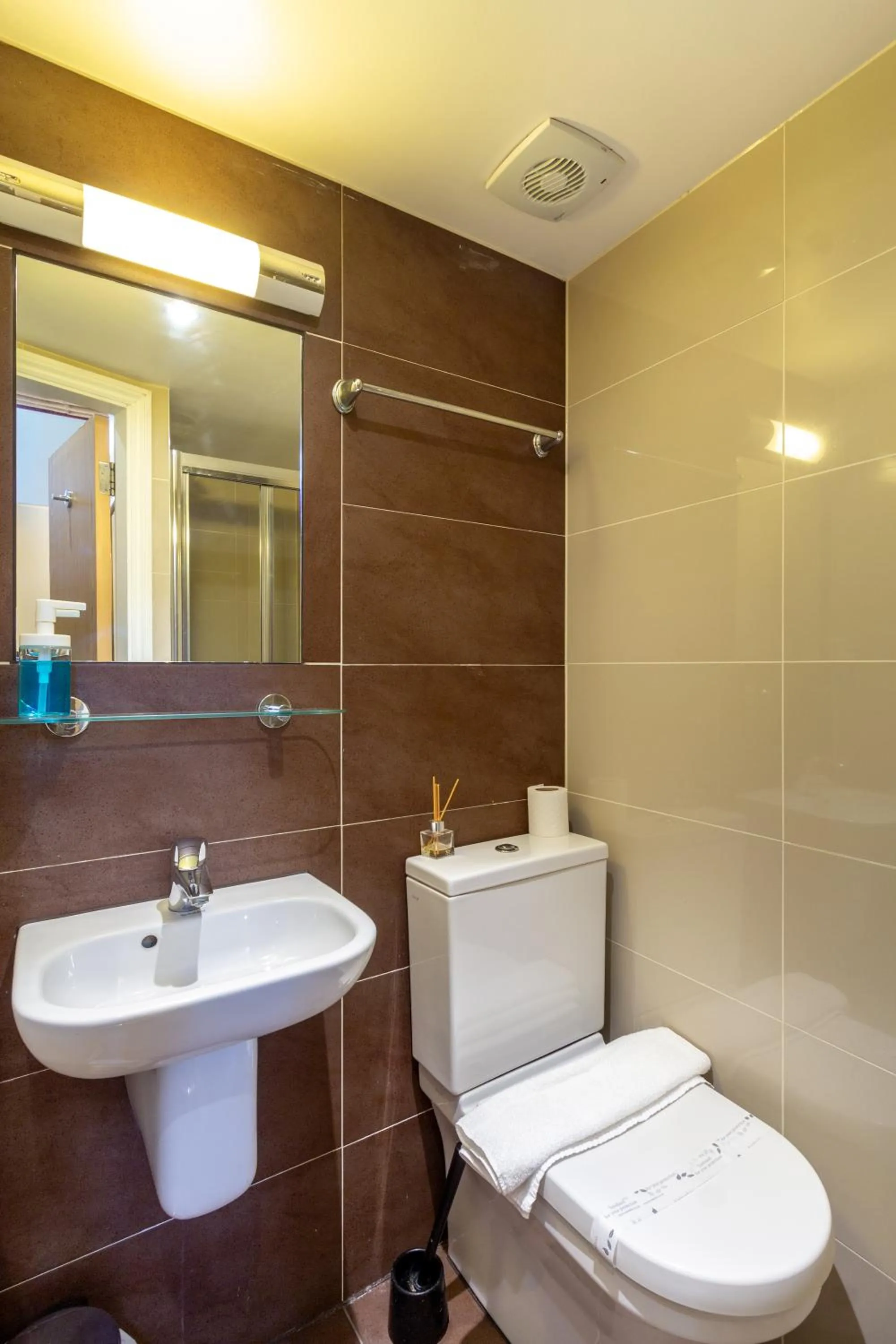 Bathroom in Coronation Hotel