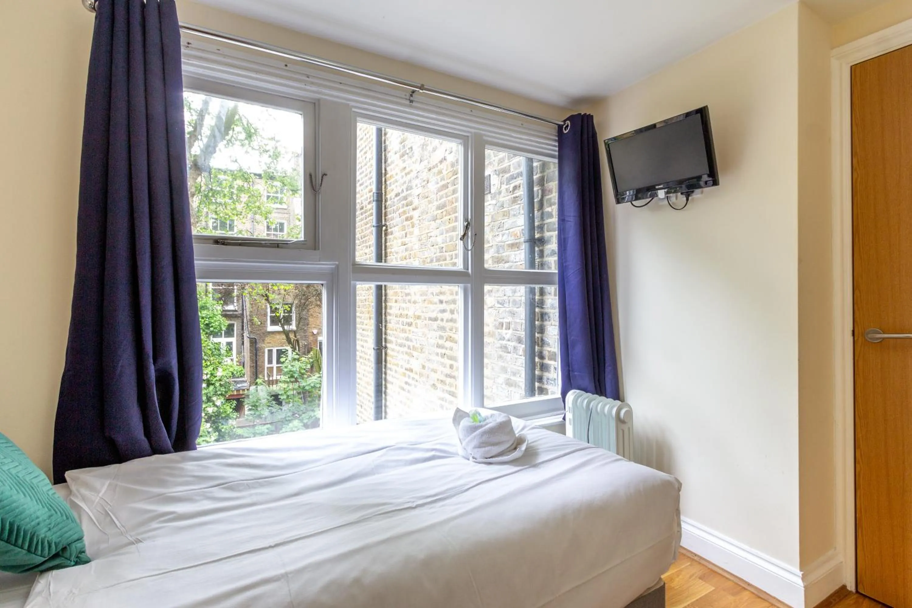 TV and multimedia, Bed in Coronation Hotel