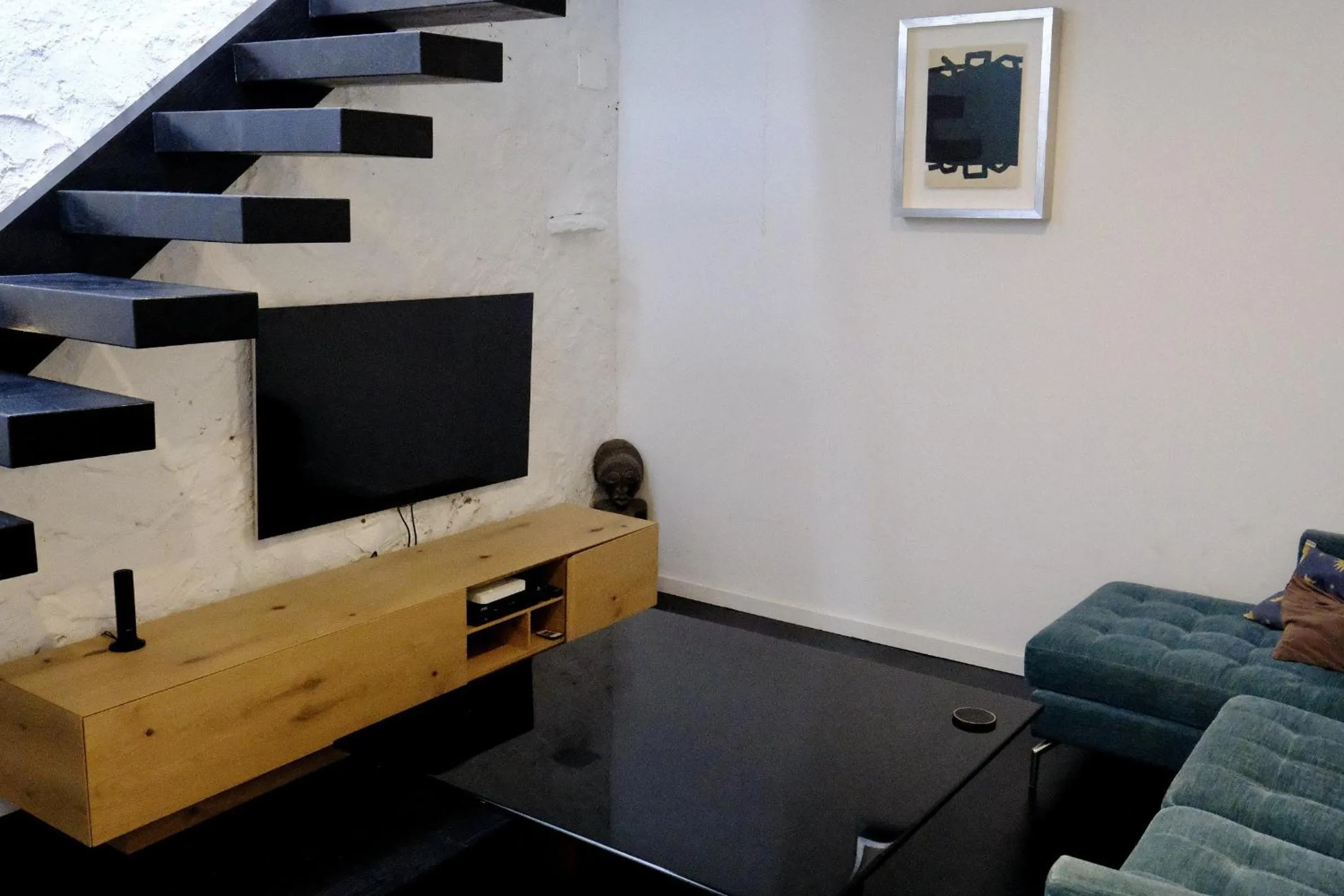 Communal lounge/ TV room in Quinta Amarela XL by Portucasa