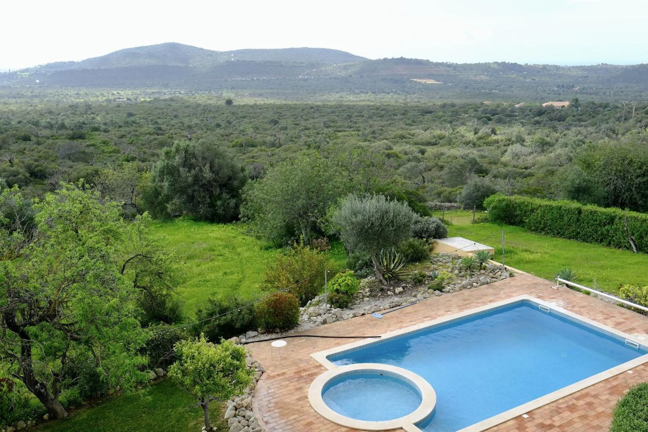 Patio in Quinta Amarela XL by Portucasa