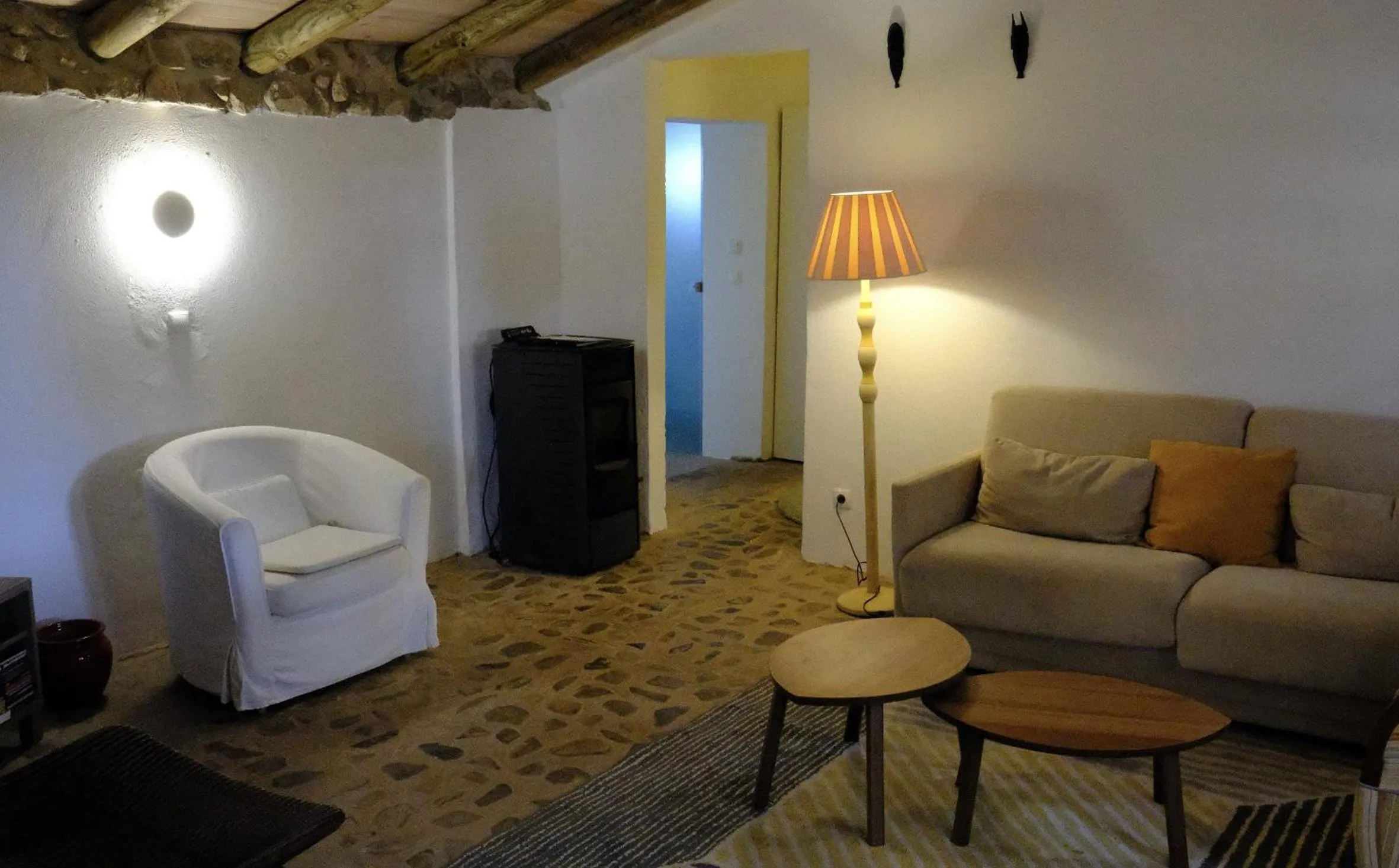 Communal lounge/ TV room in Quinta Amarela XL by Portucasa