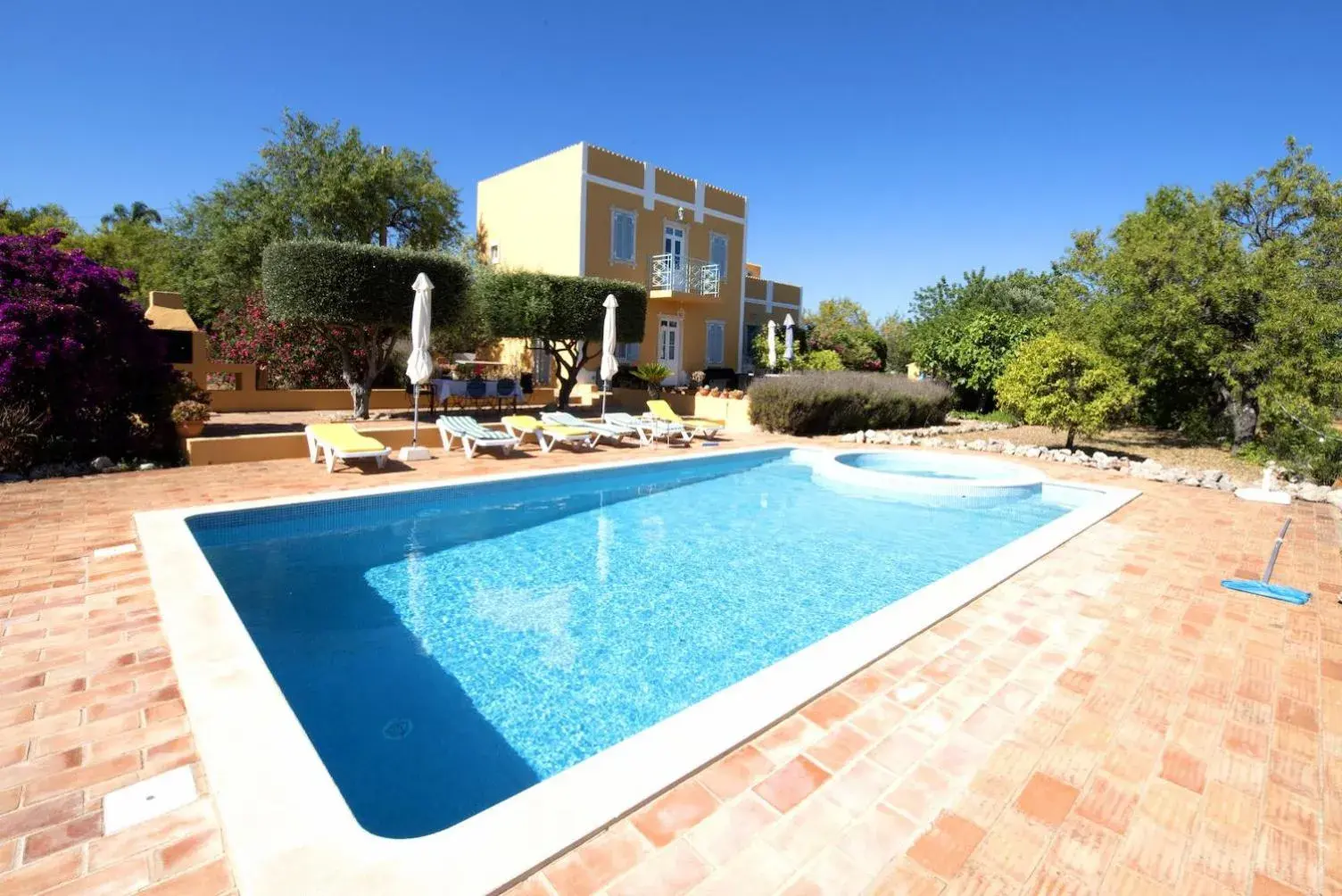 Quinta Amarela XL by Portucasa Quinta Amarela XL by Portucasa
