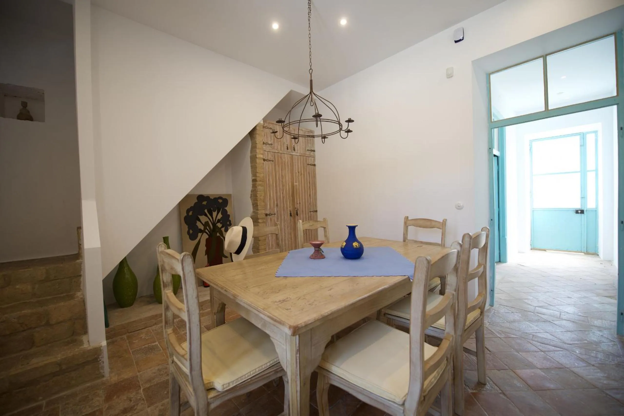 Dining area in Quinta Amarela XL by Portucasa