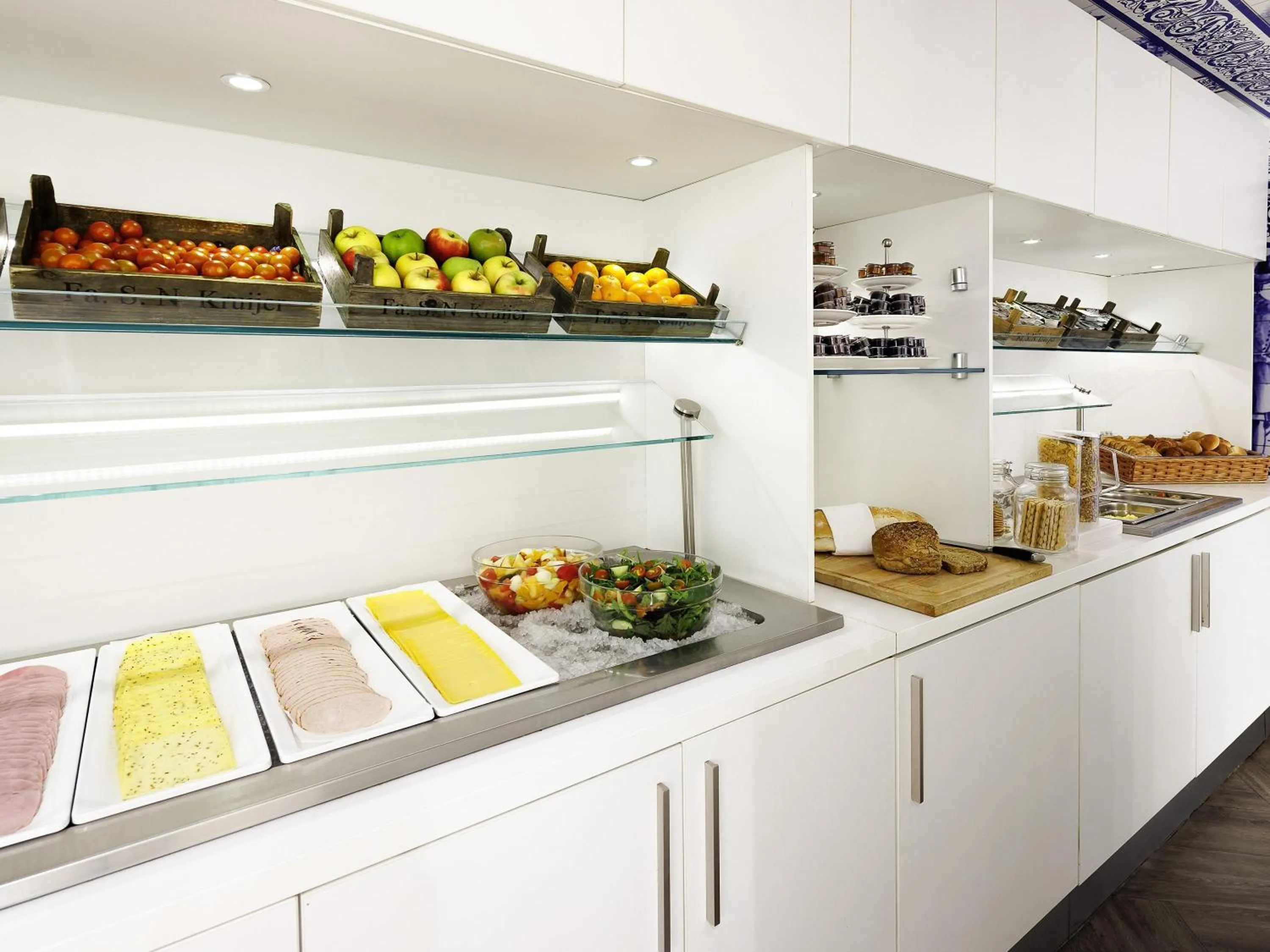 Breakfast in ibis Styles Amsterdam Central Station