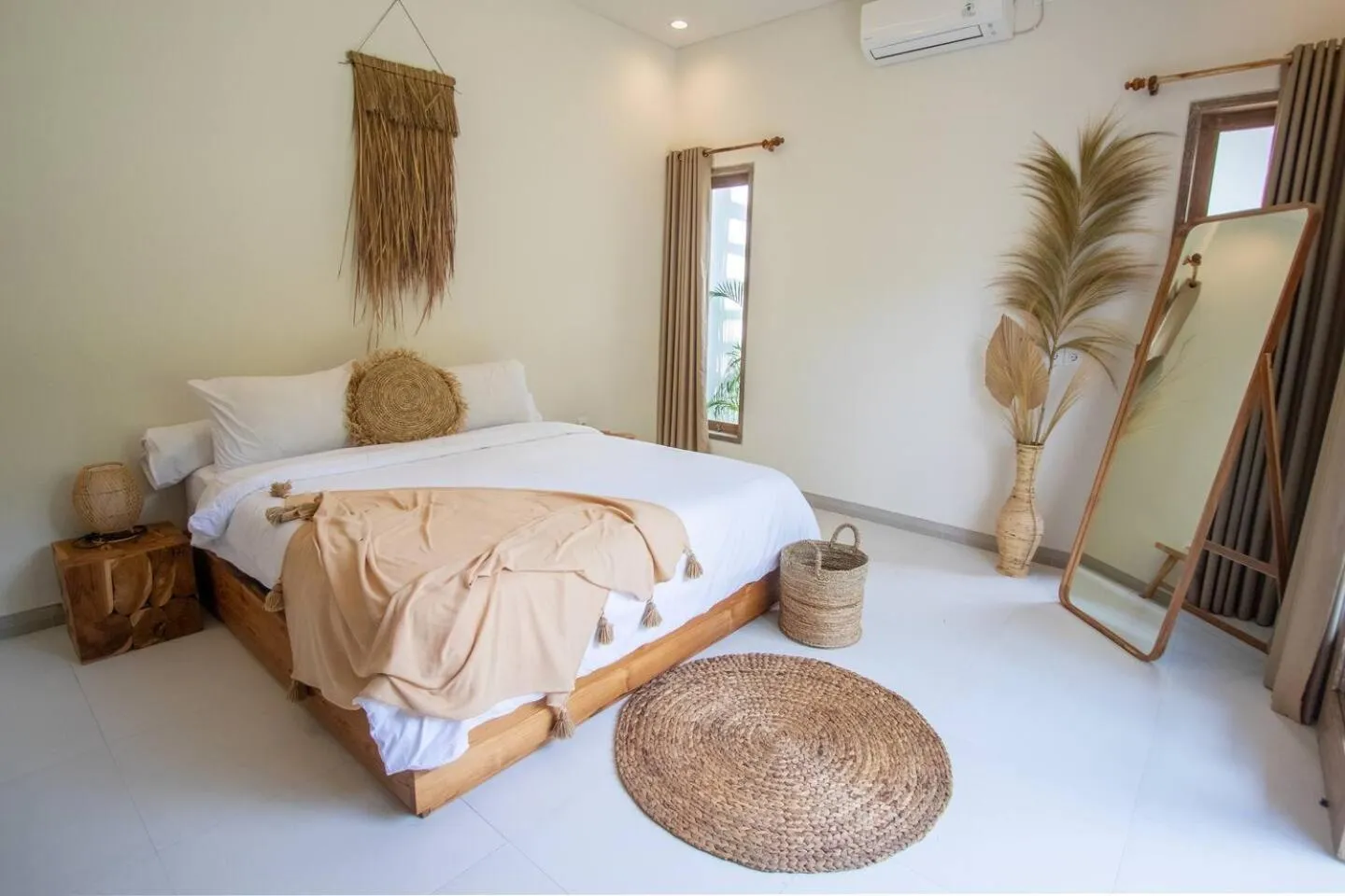 Bed in Umalas Jungle Villa- Amazing View Huge Pool Stay in Canggu