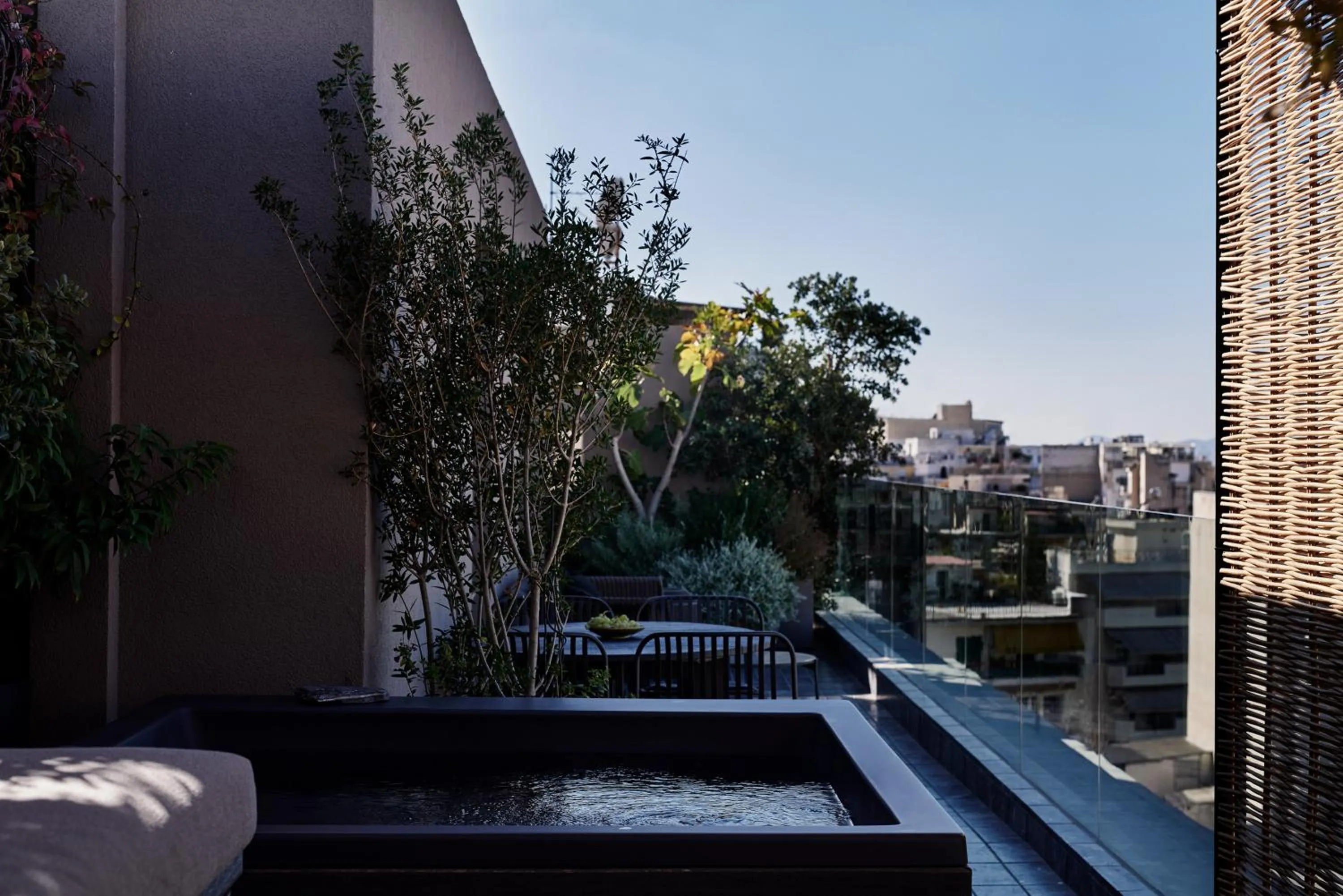 Hot Tub in Monastik Living in Athina