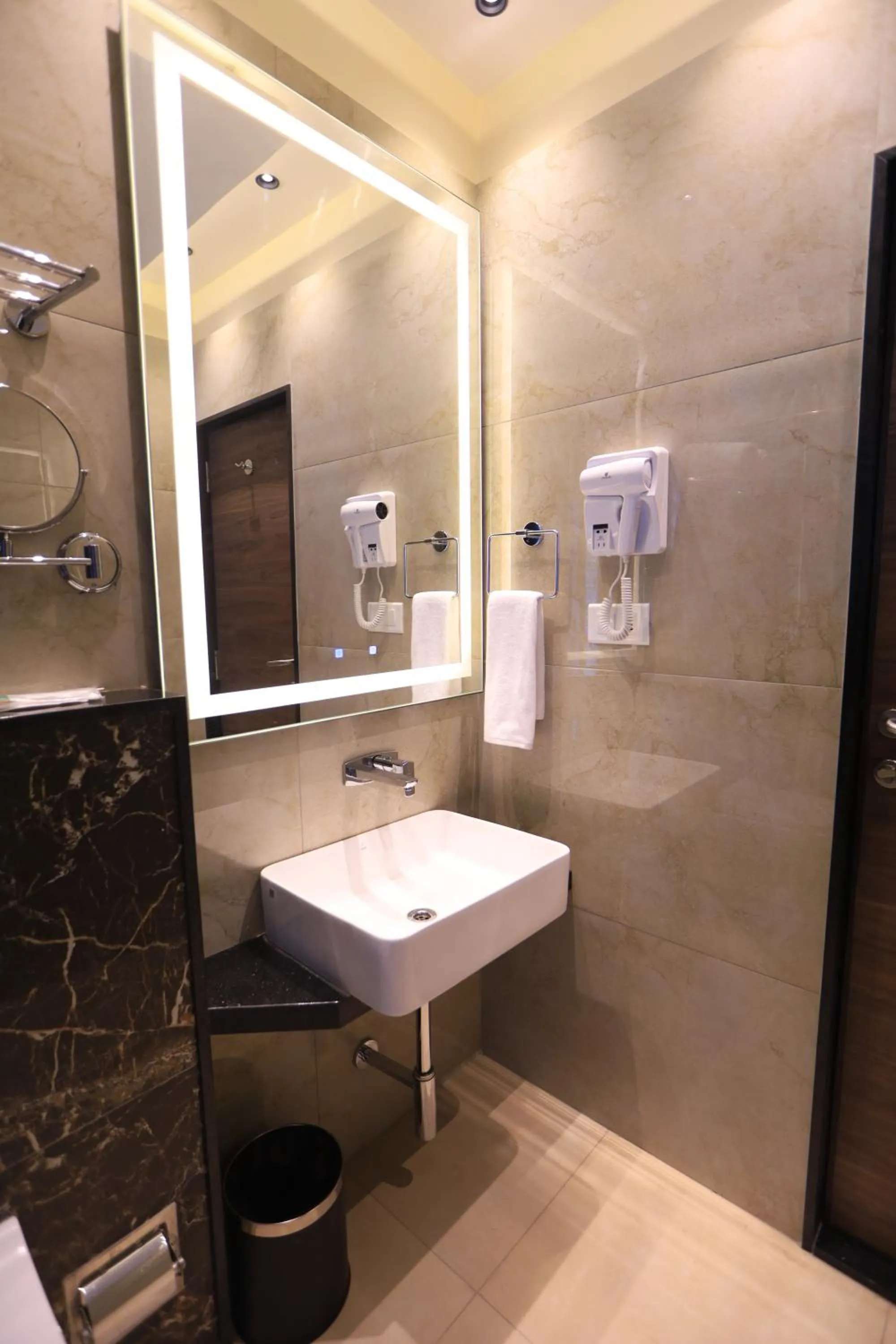 Bathroom in Kings Bury Inn