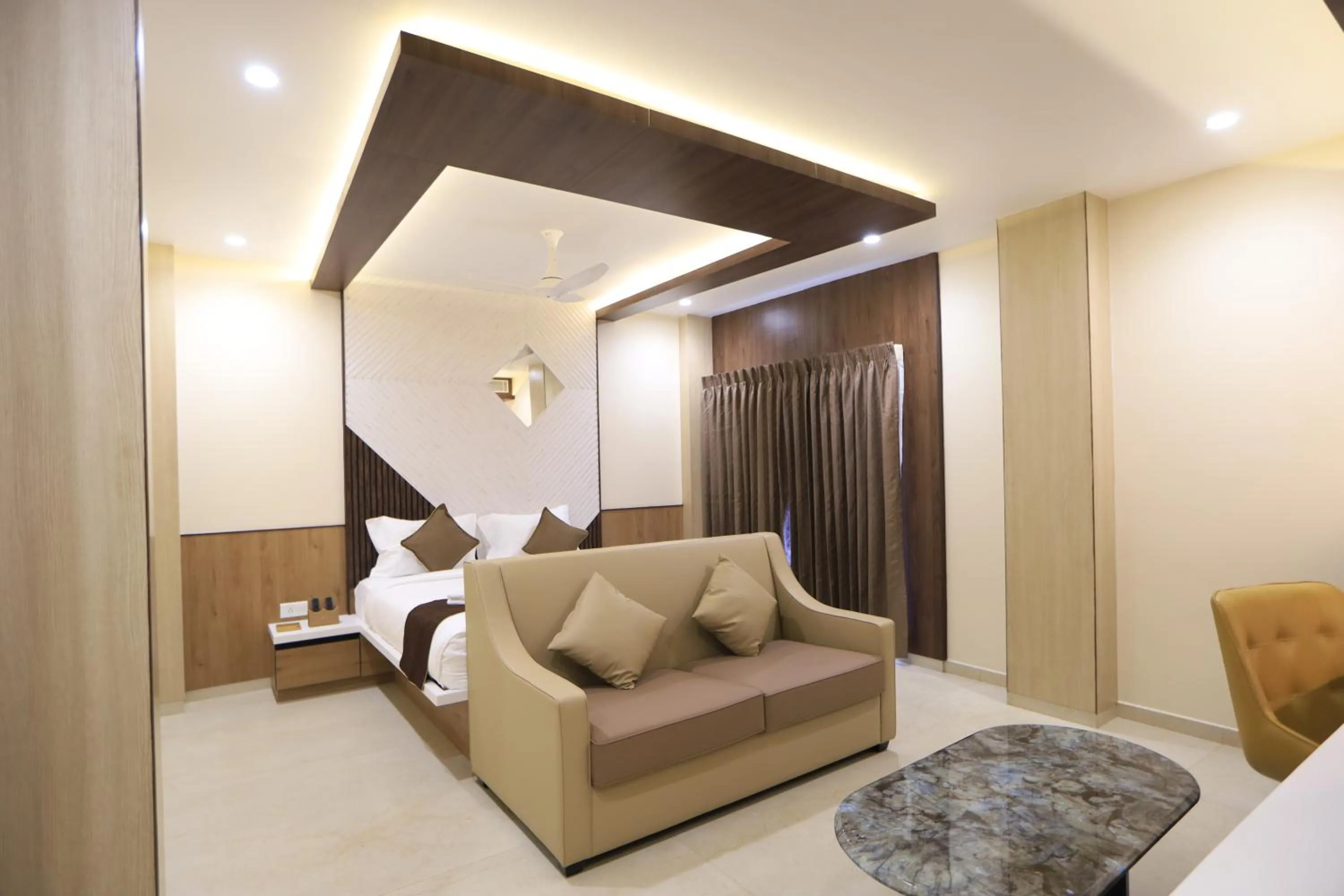 Bedroom, Bed in Kings Bury Inn