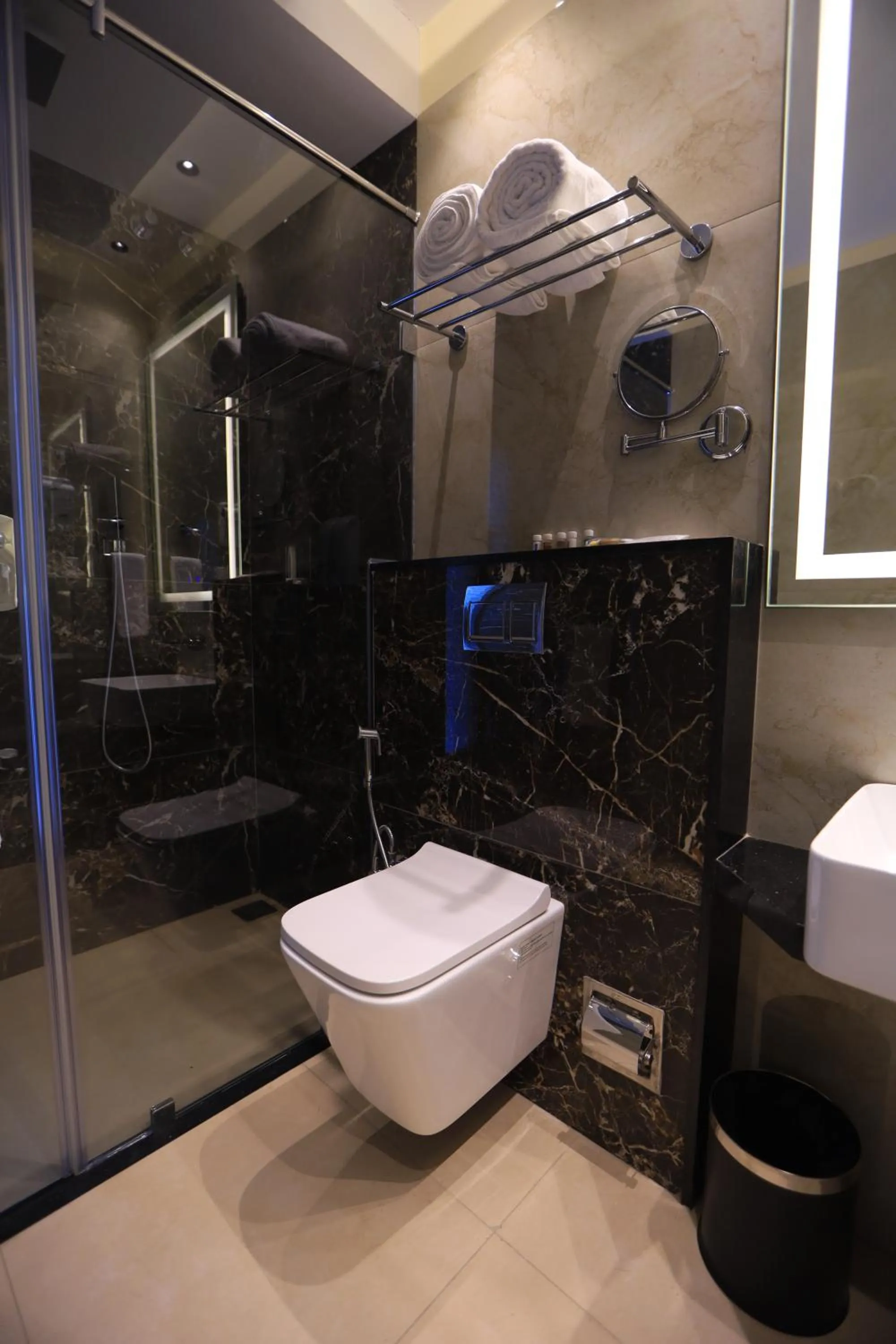 Bathroom in Kings Bury Inn