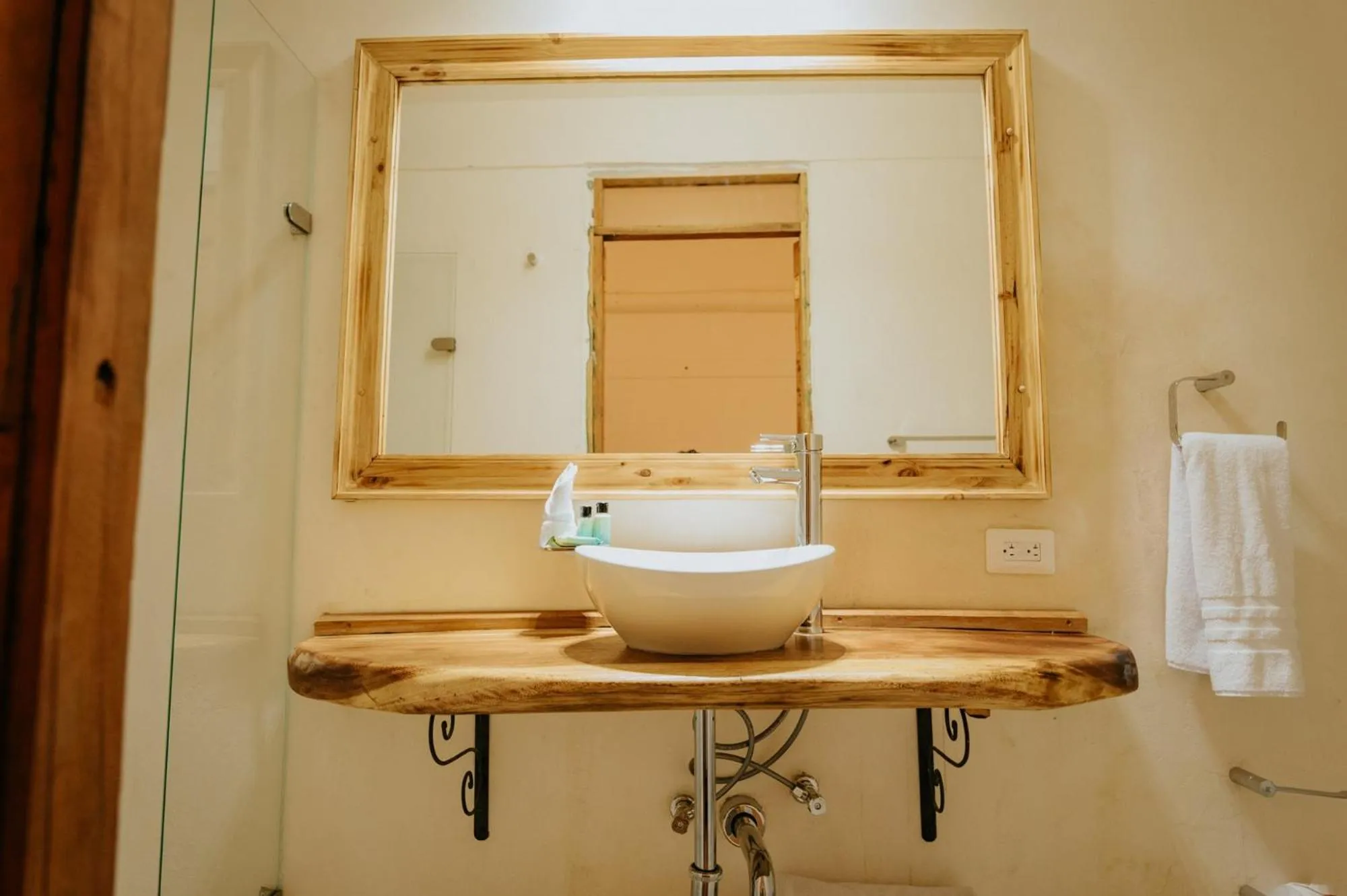 Bathroom in Hotel La Corada