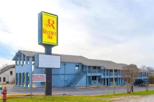 Regency Inn Three Rivers I-37