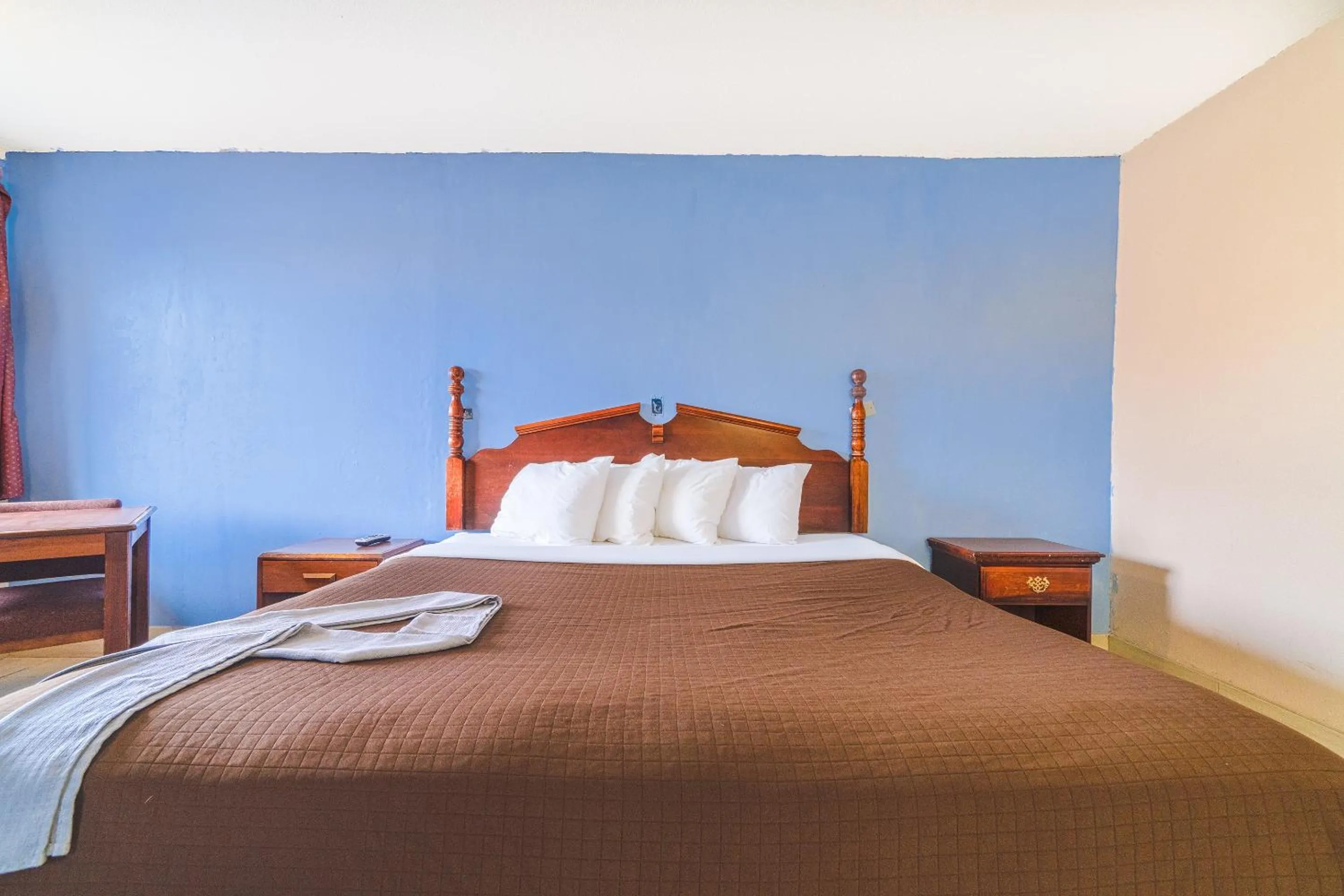 Bedroom, Bed in Regency Inn Three Rivers I-37