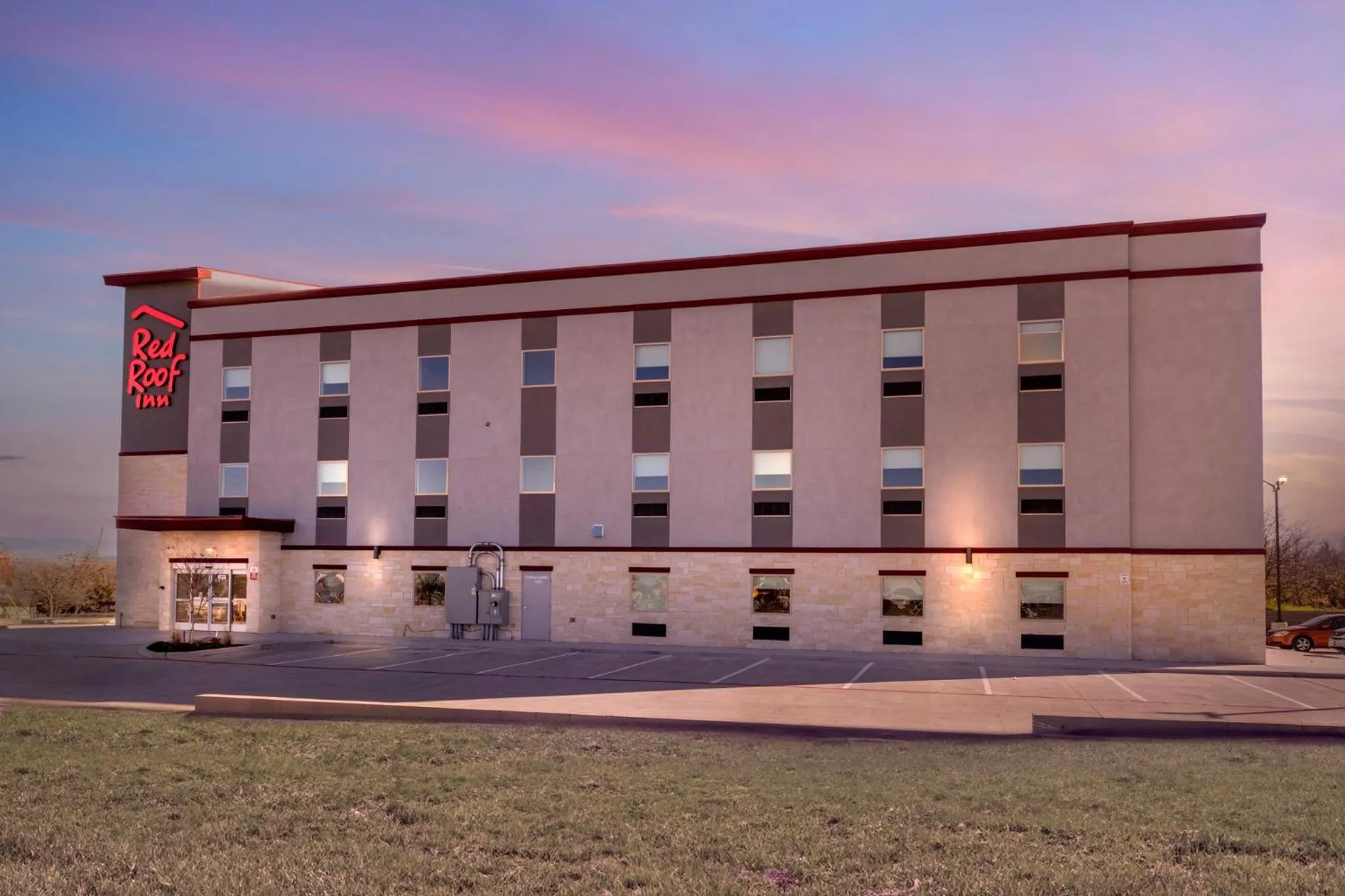 Property building in Red Roof Inn Hutchins