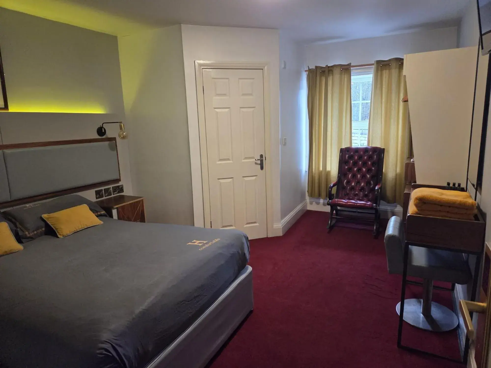 Double Room in The Royal Oak Hotel Double Room in The Royal Oak Hotel