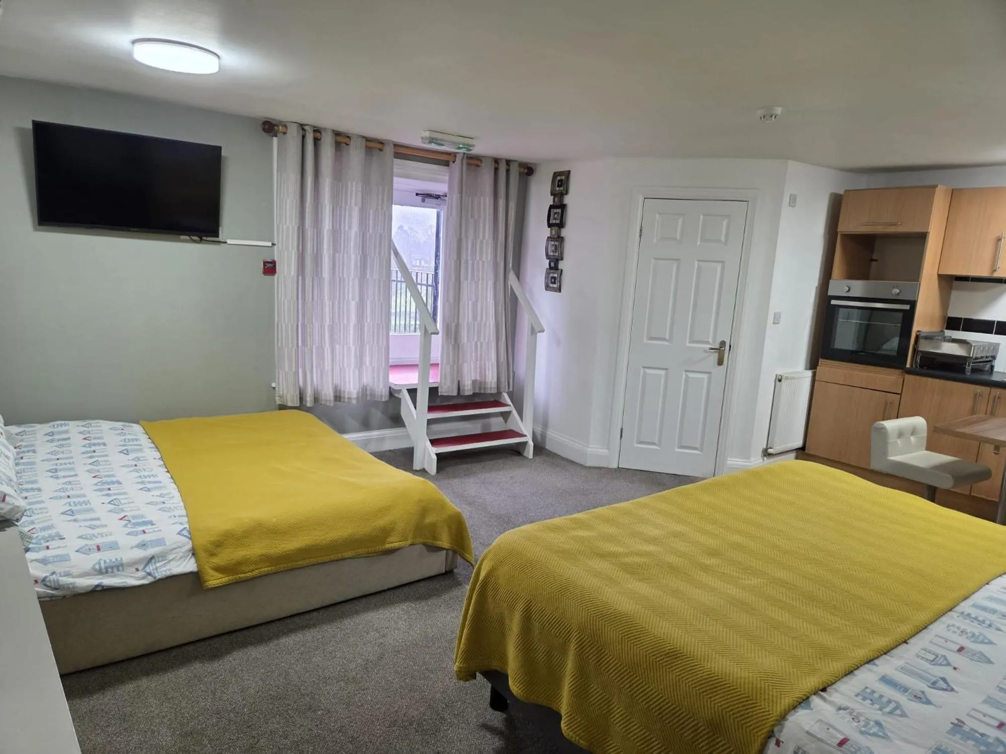 Bed in The Royal Oak Hotel