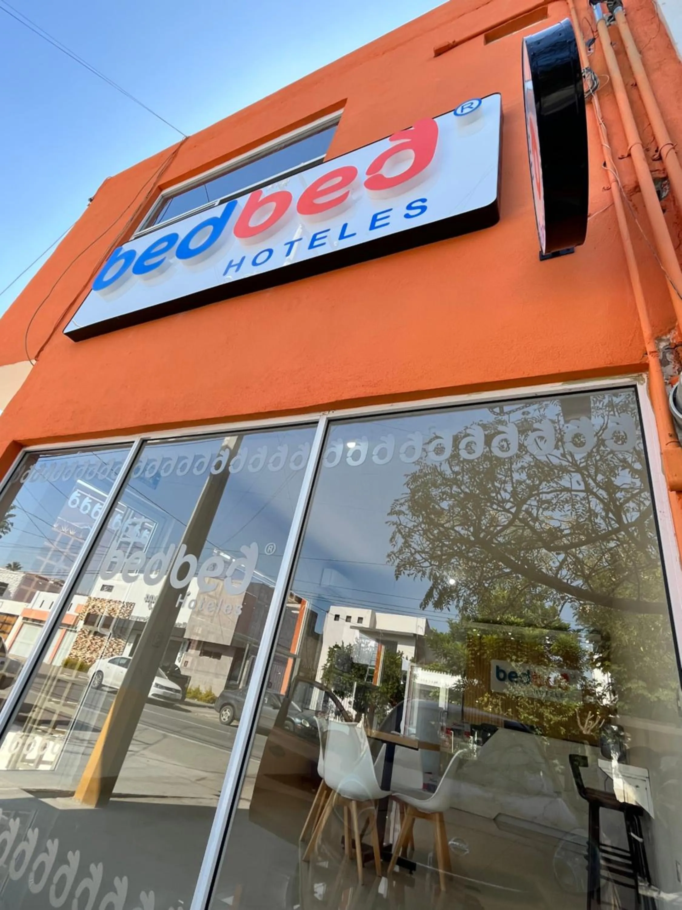 Property building in BED BED HOTEL CORREGIDORA