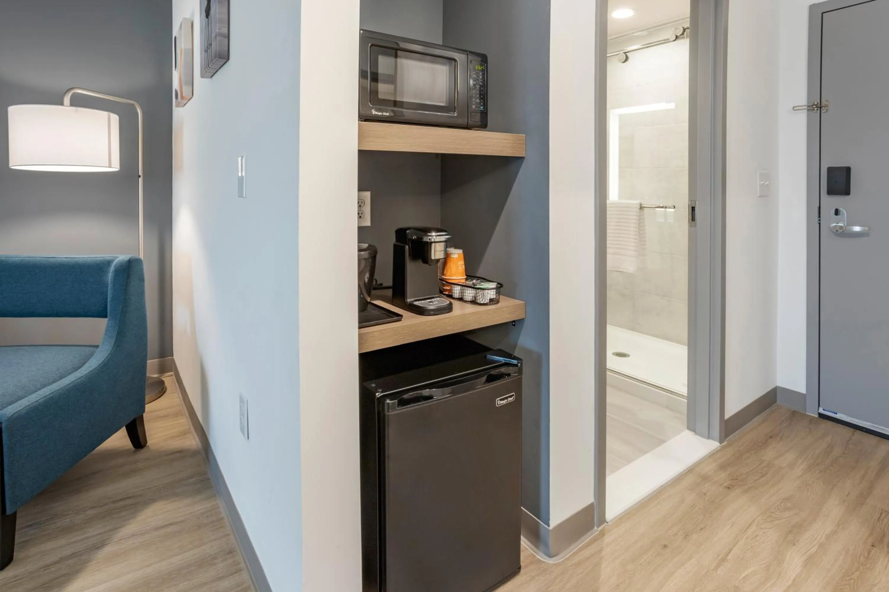 Coffee/tea facilities in Comfort Inn & Suites Newark Liberty International Airport